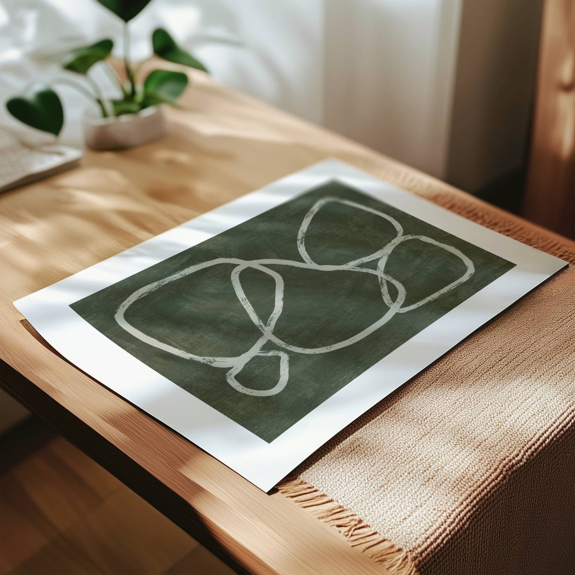 "Organisk Linjeflyt" er en sofistikert plakatserie som kombinerer abstrakt kunst med en minimalistisk tilnærming. Illustrasjon viser "Organisk Linjeflyt No1" på print.