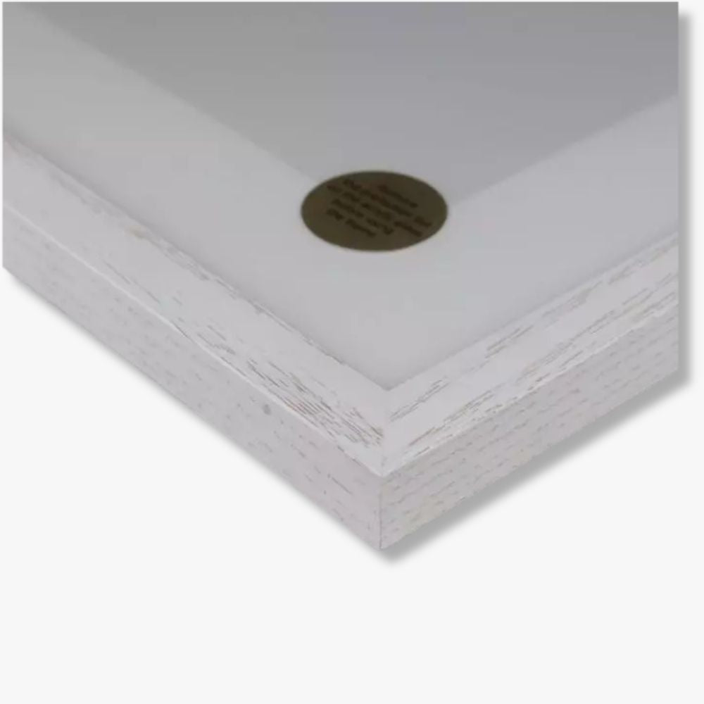 Hvitlasert eikeprofil som fremhever treets naturlige årring gir et moderne og robust utseende som passer perfekt i alle interiørstiler.