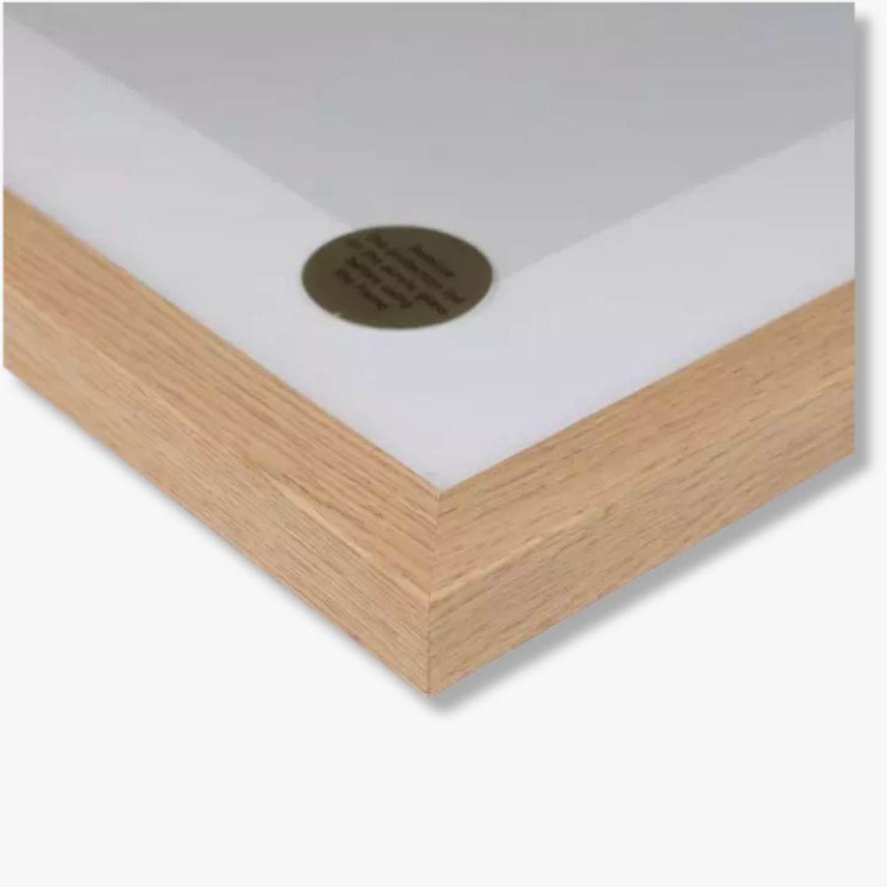 Eikeprofilen har en synlig naturlig trefarring som gir et moderne og robust utseende som passer perfekt i alle interiørstiler.