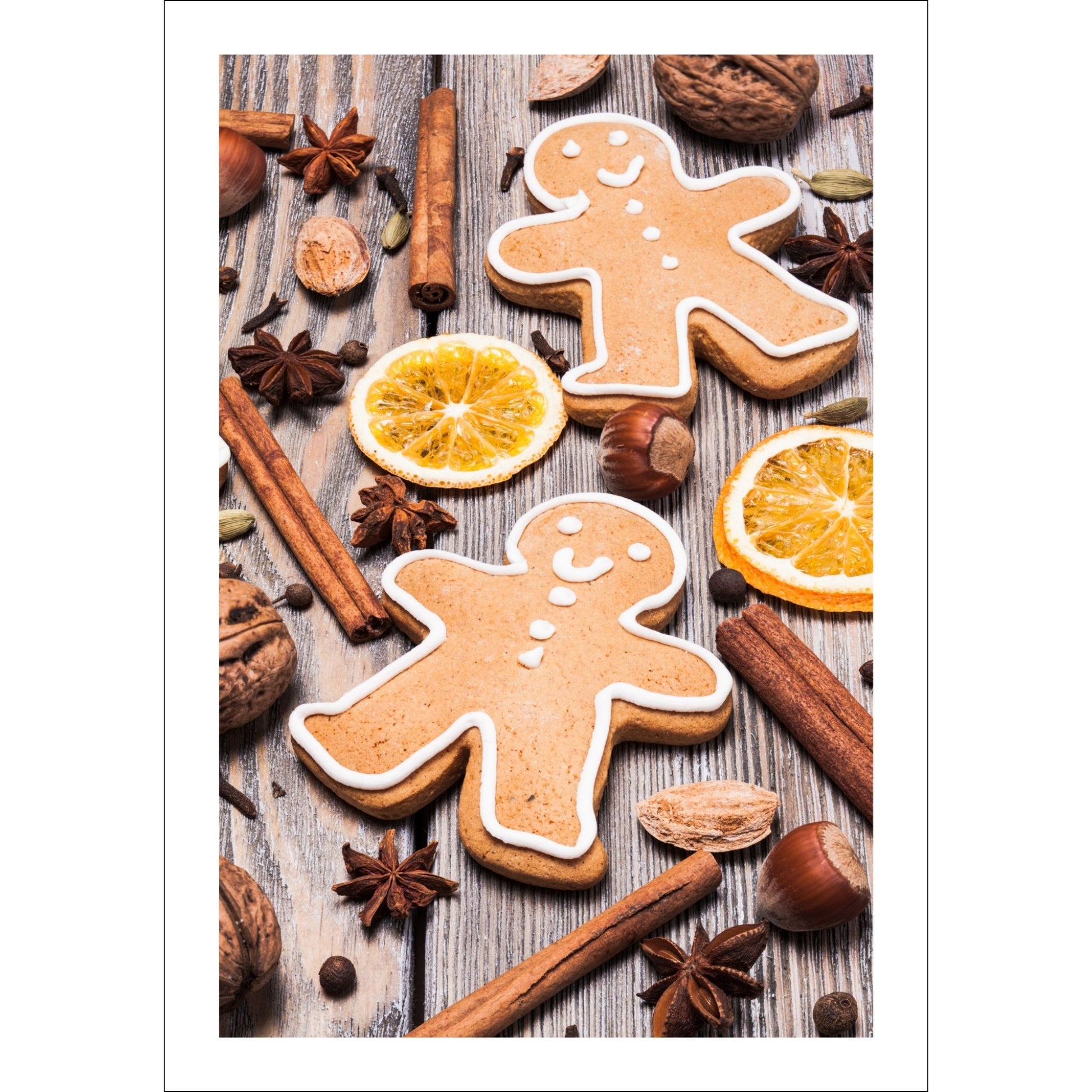 Plakat med dekorativt førjulsmotiv - pepperkaker, appelsin, kanel og stjerneanis, det som hører julen til.