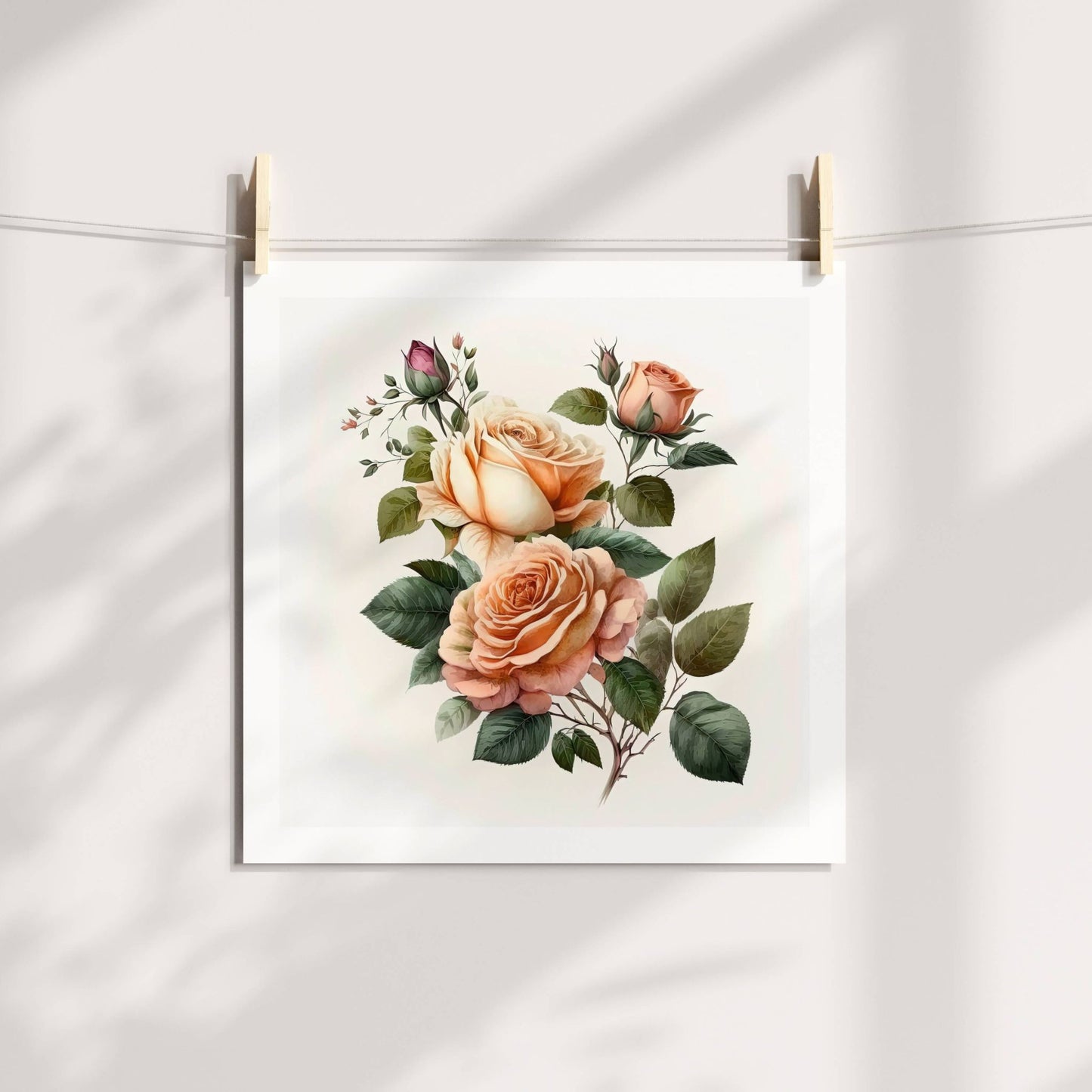 ROMANTIC ROSE No4 – akvarell plakat i klassisk rosestil fremhever det tidløse ved rosemotivet, med store blomster i krem, fersken og pudderrosa. Illustrasjonb viser motiv på print.