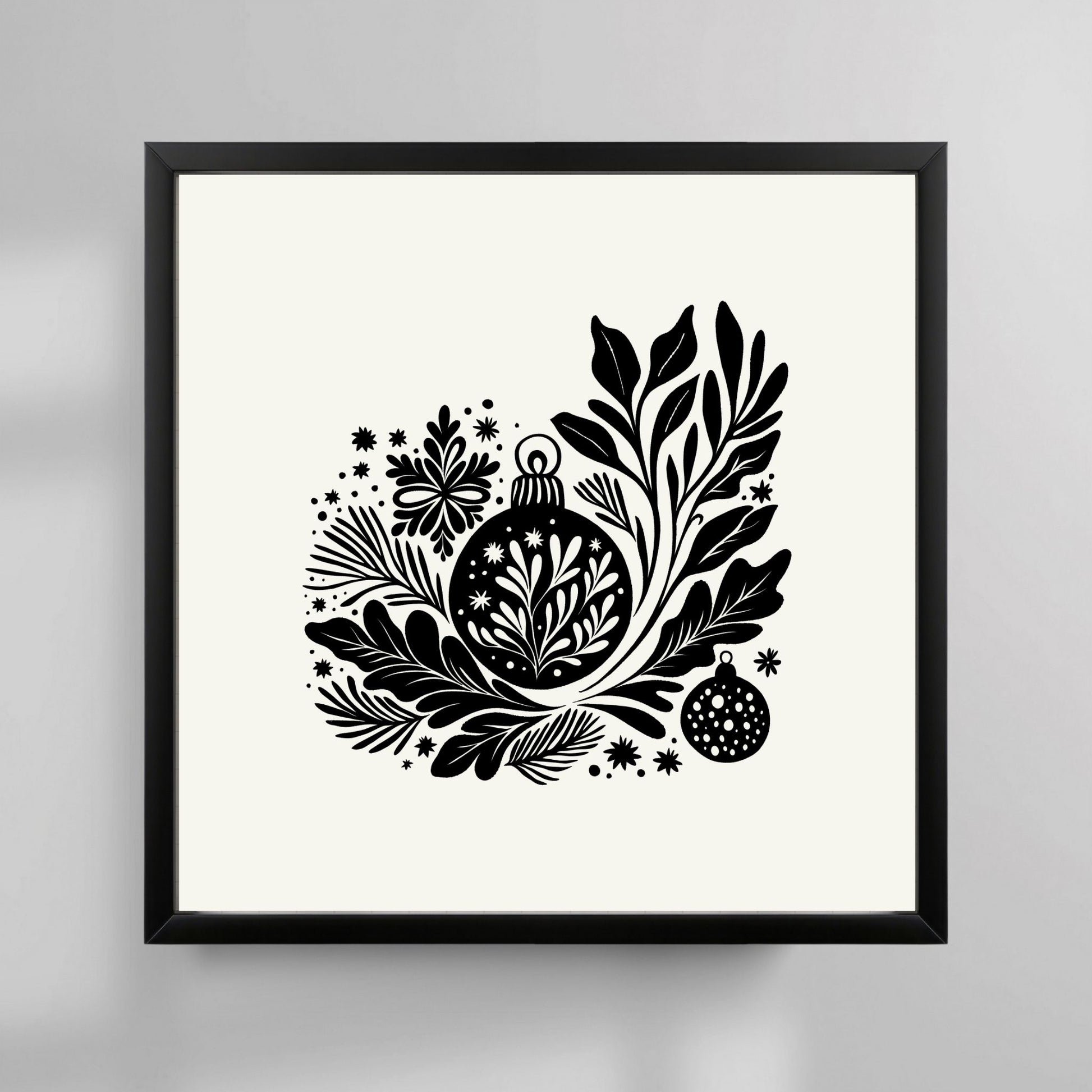 Denne stilrene plakaten er inspirert av skandinavisk minimalisme og klassisk julepynt, med detaljerte illustrasjoner som gir en følelse av ro og vinterens magi. Illustrasjonsfoto viser plakat i sort ramme.