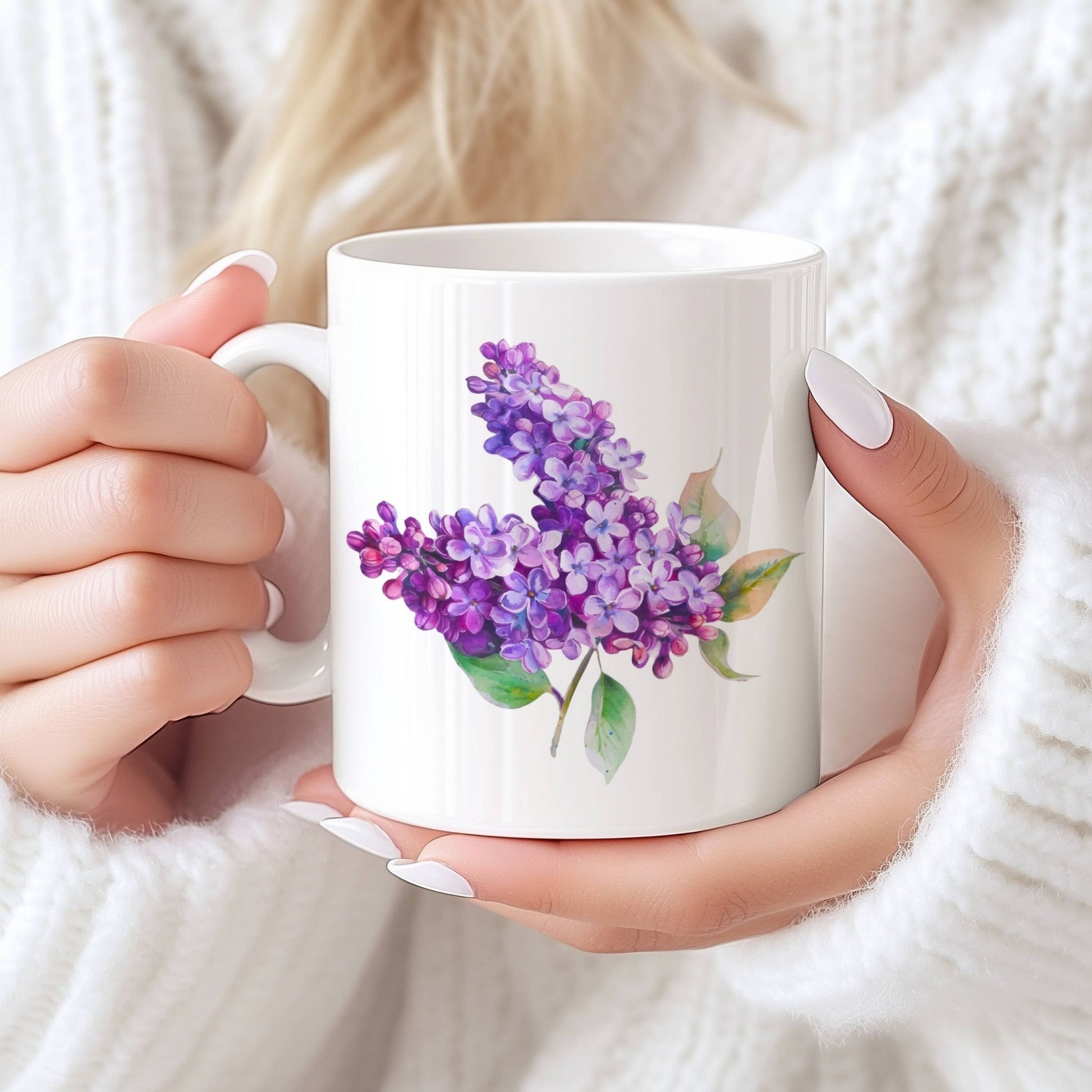 Sommerkrus SYRIN No3 kombinerer tradisjonell blomsterillustrasjon med en moderne og frisk fargepalett. Med sine myke former og tekst på baksiden blir dette kruset en hyllest til både kaffepauser og sommerdager.