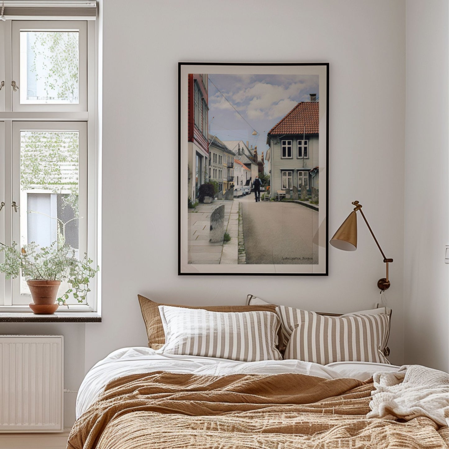 En annen stemningsfull vinkel fra Sydnesgaten, hvor arkitektur og gateløp smelter sammen til et tidløst motiv. Illustrasjon viser plakat i sort ramme.