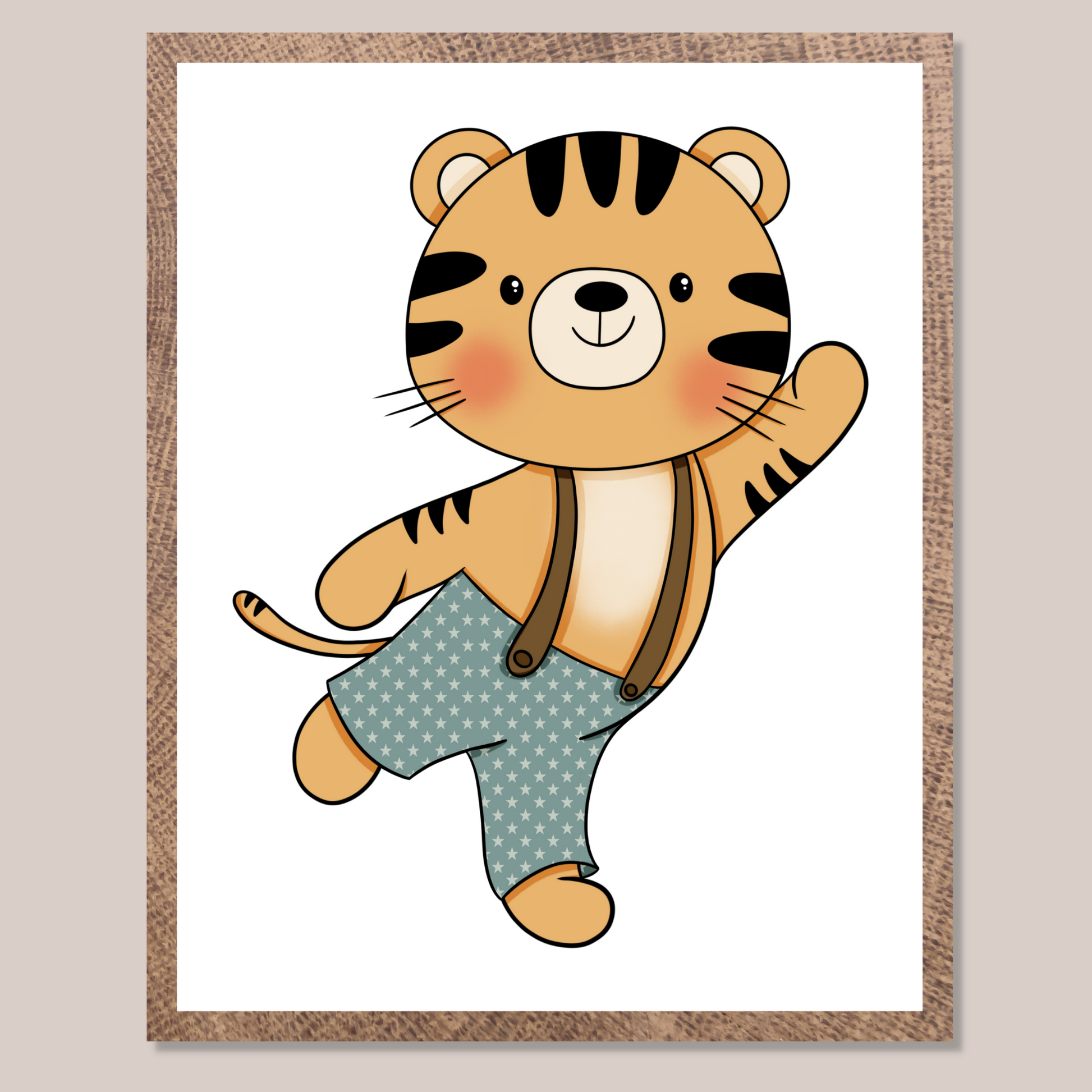 Grafisk illustrasjon av en tiger-gutt som vinker. Han har på grønn bukse med hvite stjerner og bukseseler. 