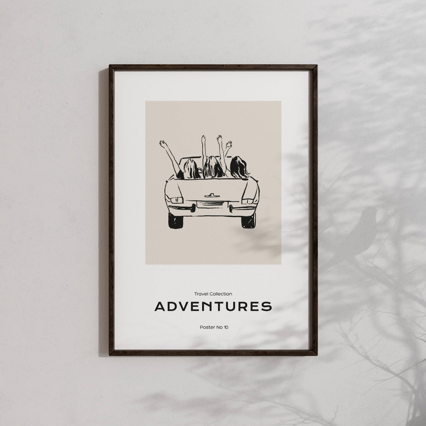 TRAVEL COLLECTION No10 – grafisk plakat fanger gleden ved en biltur med venner.Illustrasjon viser plakat i sort ramme.