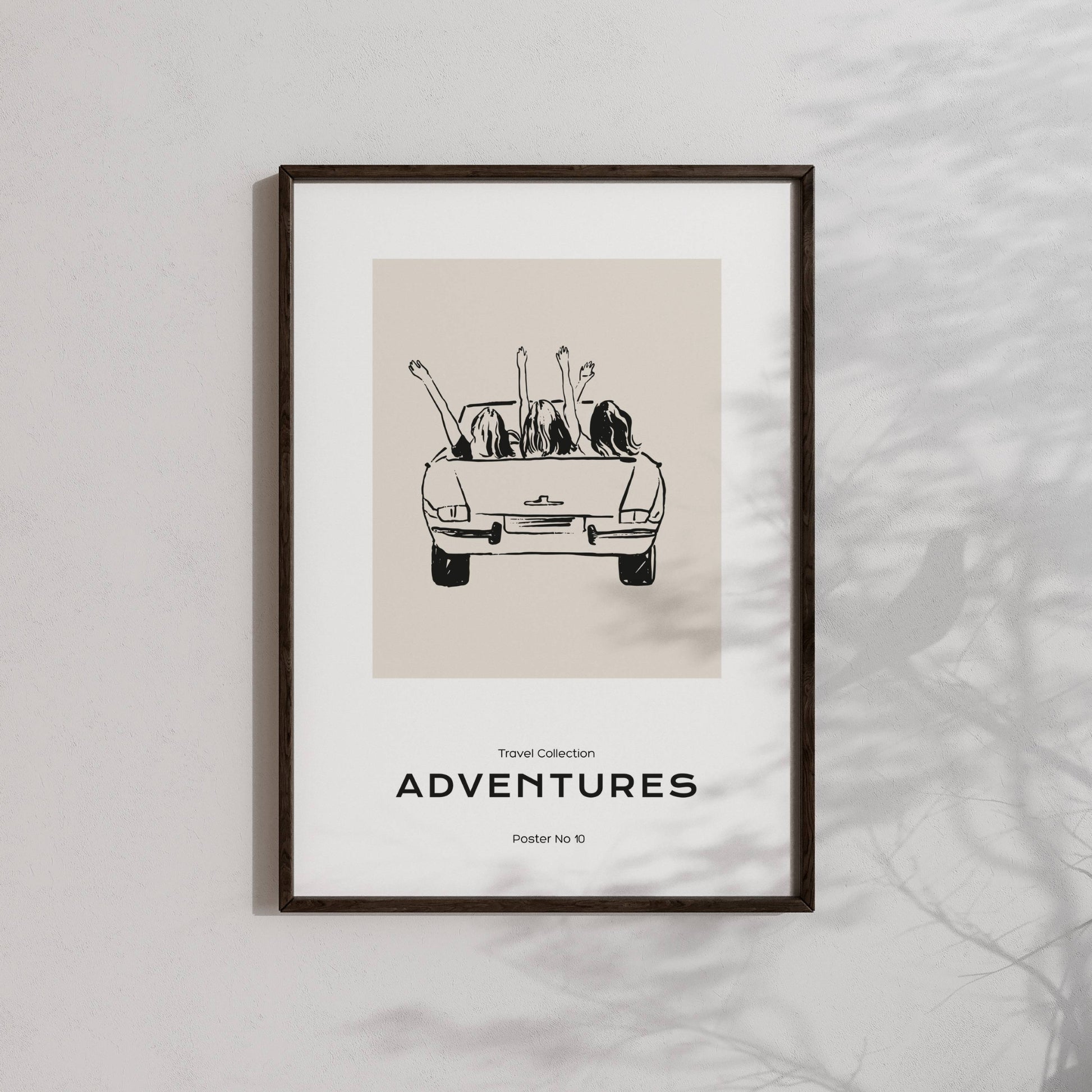 TRAVEL COLLECTION No10 – grafisk plakat fanger gleden ved en biltur med venner.Illustrasjon viser plakat i sort ramme.