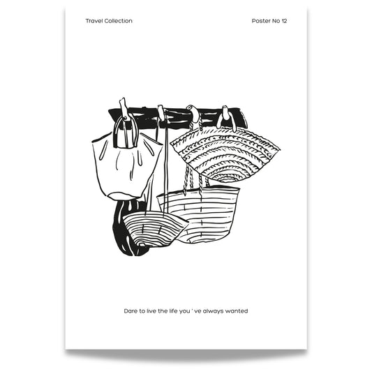 TRAVEL COLLECTION No12 – grafisk plakat viser tre stråvesker som henger på en krok.