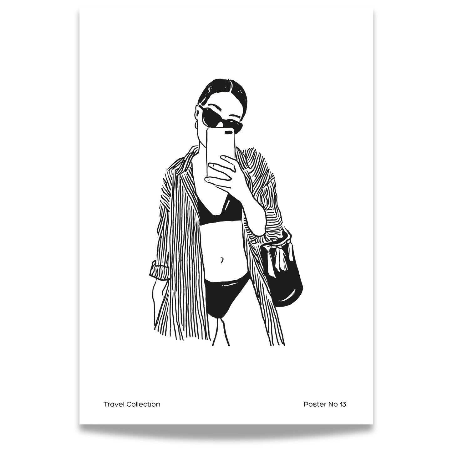 TRAVEL COLLECTION No13 – grafisk plakat viser en kvinne i bikini, skjorte og solbriller, som tar en selfie.