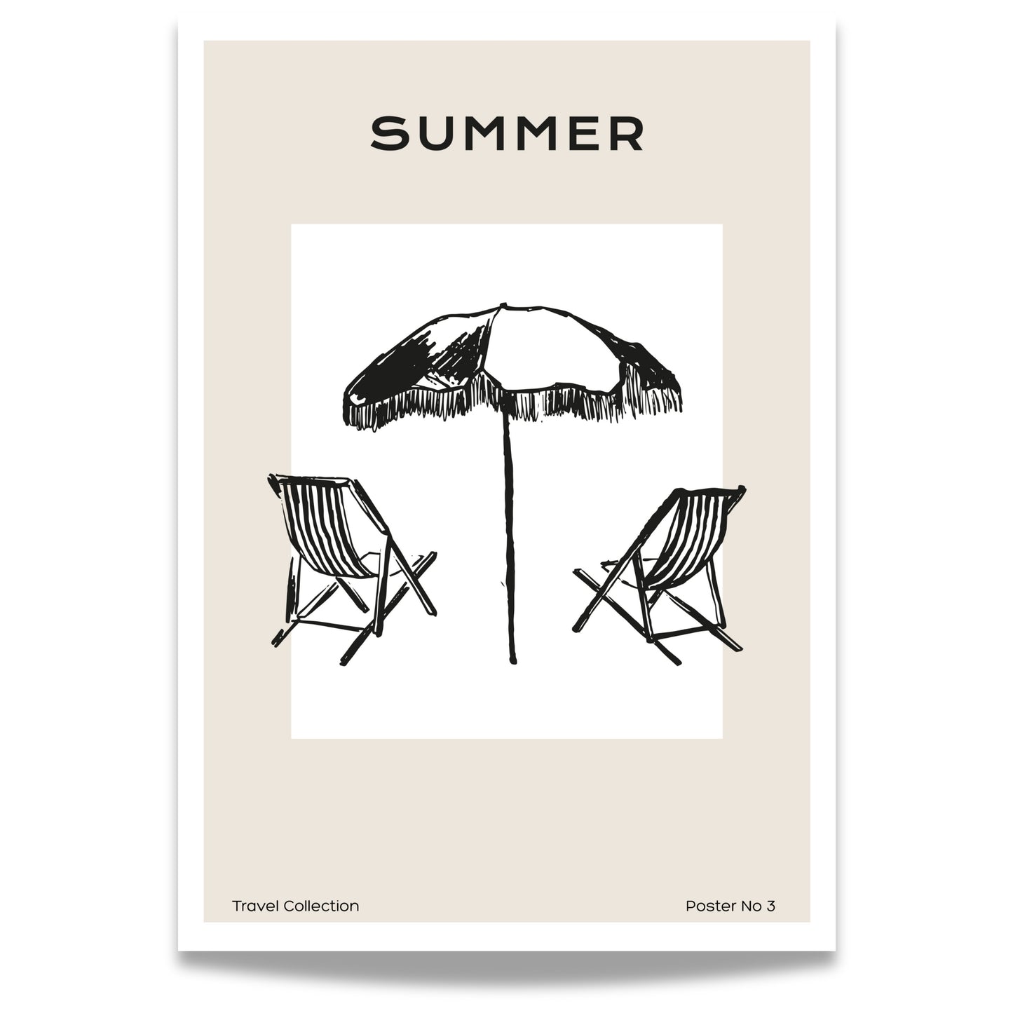 TRAVEL COLLECTION No3 – grafisk plakat er et sommerlig kunsttrykk som viser to klassiske solstoler under en stor parasoll, med teksten SUMMER.