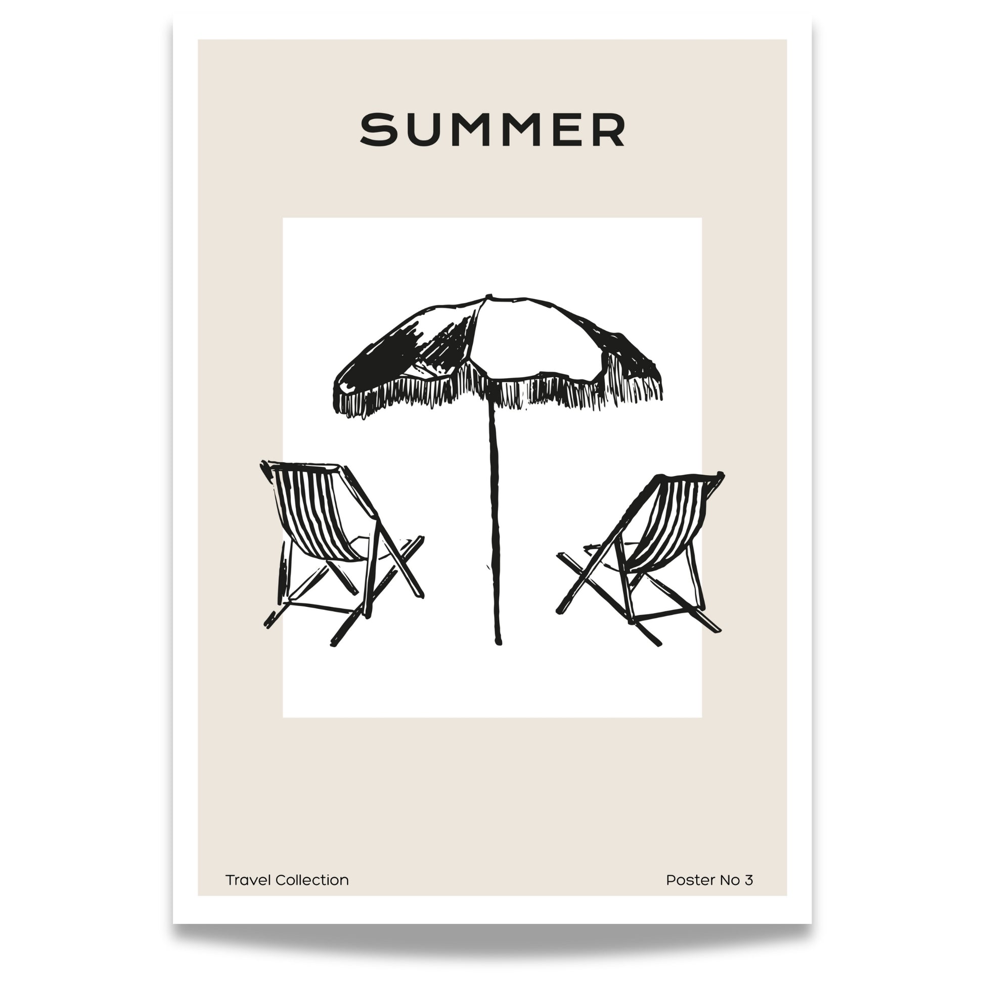 TRAVEL COLLECTION No3 – grafisk plakat er et sommerlig kunsttrykk som viser to klassiske solstoler under en stor parasoll, med teksten SUMMER.