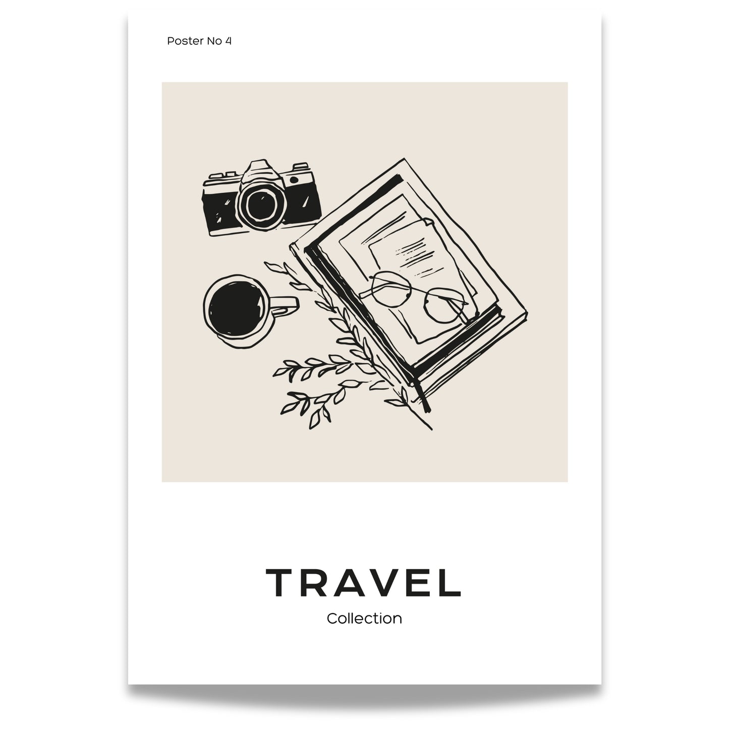 TRAVEL COLLECTION No4 – grafisk plakat er et reiseinspirert kunsttrykk som kombinerer kamera, kaffekopp, briller og en åpen notatbok. 