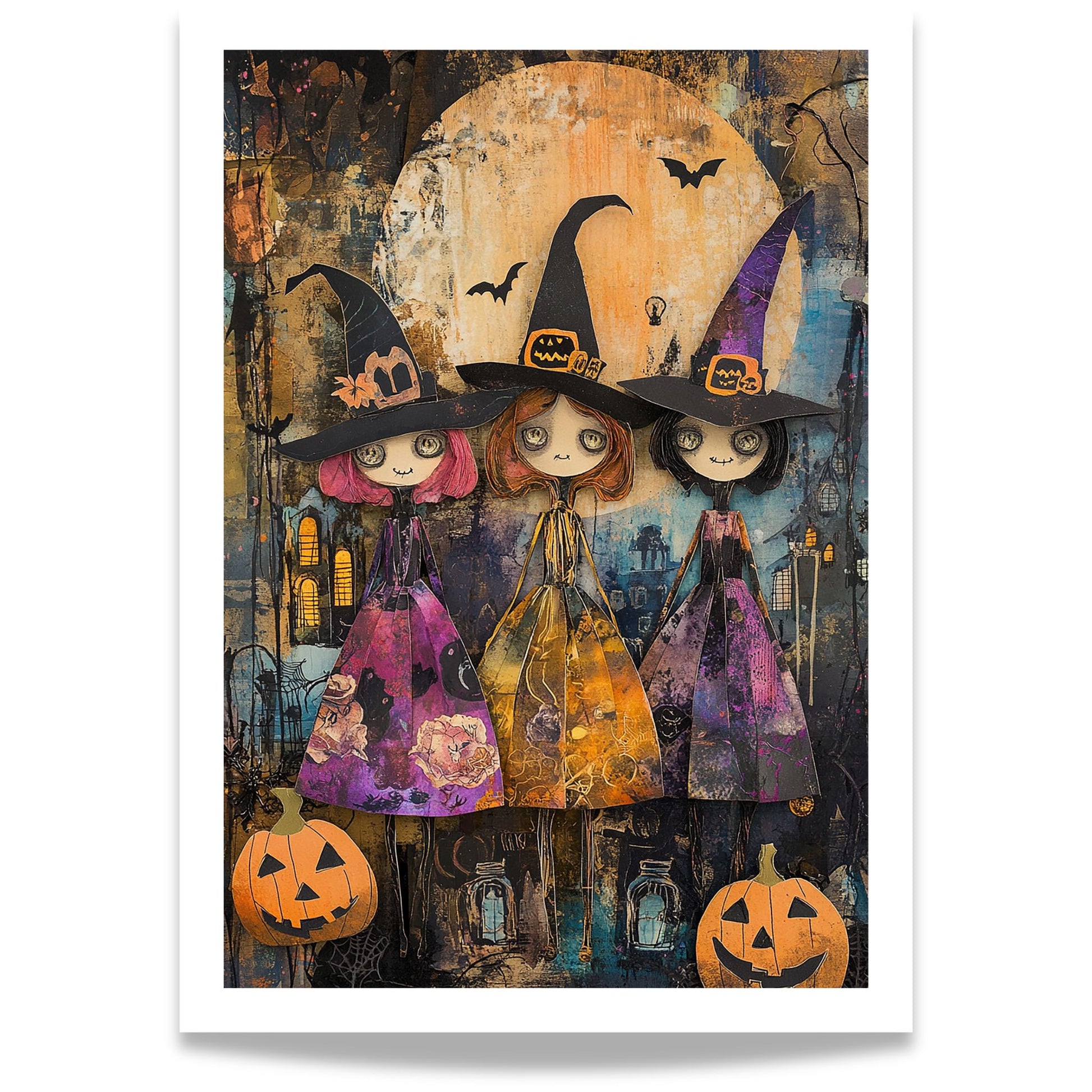 Tre små hekser står side om side under fullmånen, omgitt av gresskar og flaggermus. Et lekent og fargerikt motiv som fanger den magiske stemningen av Halloween-natten – tilgjengelig både som plakat og på lerret.