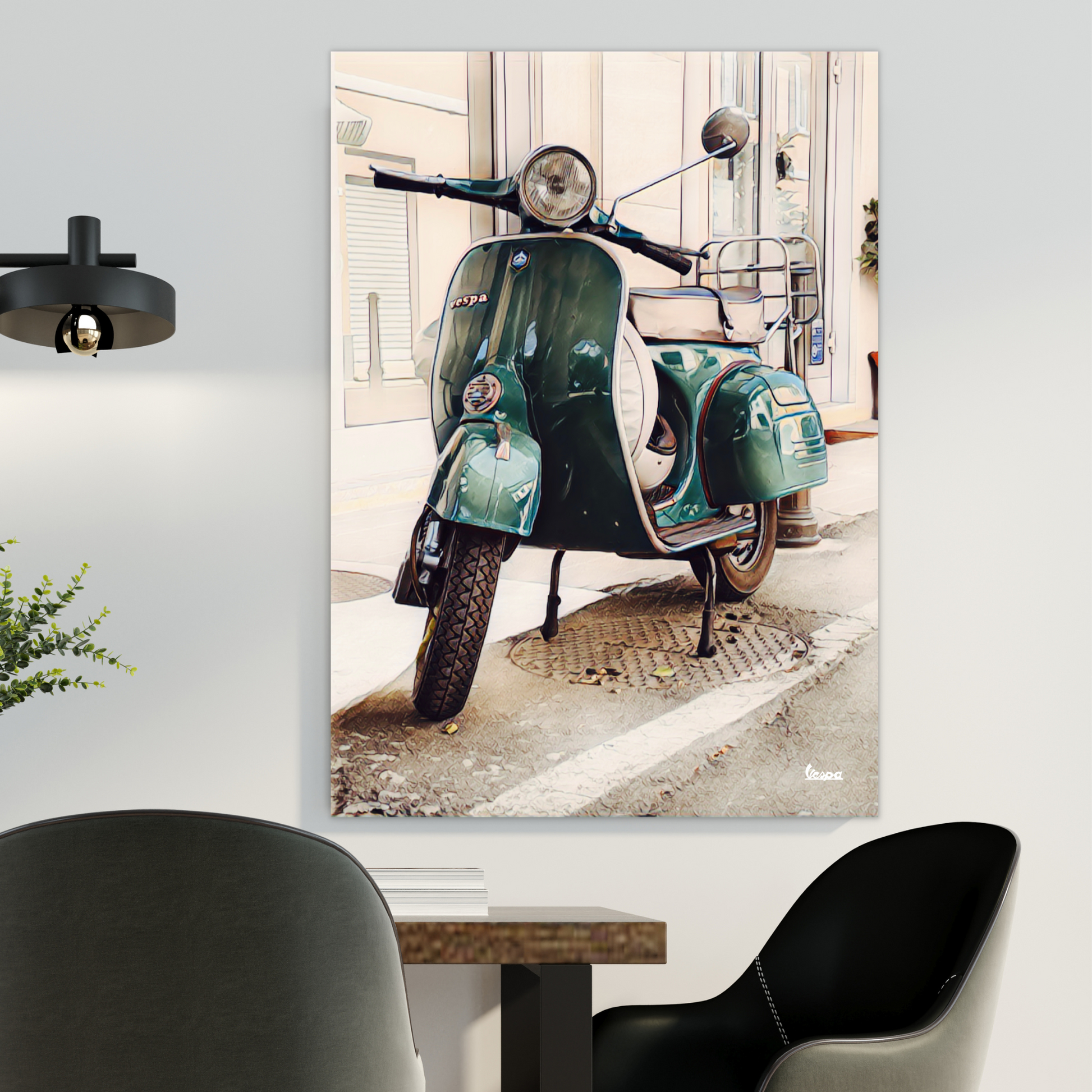 Grønn Vespa parkert foran en bygning i en gate i Italia. Grafisk bearbeidet for å få sitt særpreg, og trykket på lerret. 