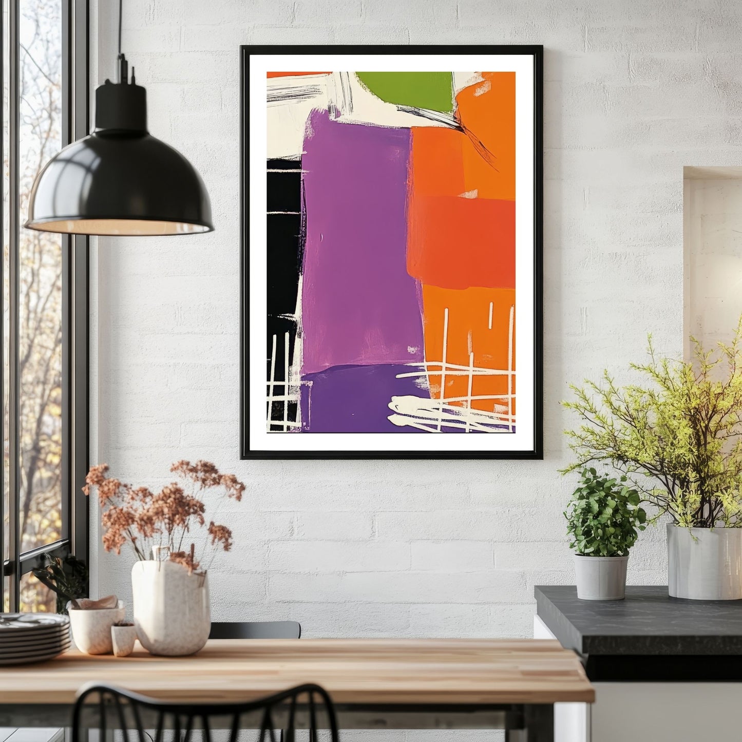 Et grafisk  motiv som er preget av en dristig kombinasjon av håndtegnede linjer og sterke, kontrasterende farger som gir energi og modernitet til ethvert rom. Miljøfoto viser motivet som plakat i sort ramme.