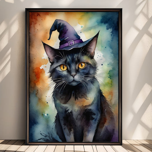 “Witch’s Cat” er et sjarmerende og stemningsfullt motiv av en svart katt med heksehatt. Illustrasjon viser plakat uten hvit kant i sort ramme.