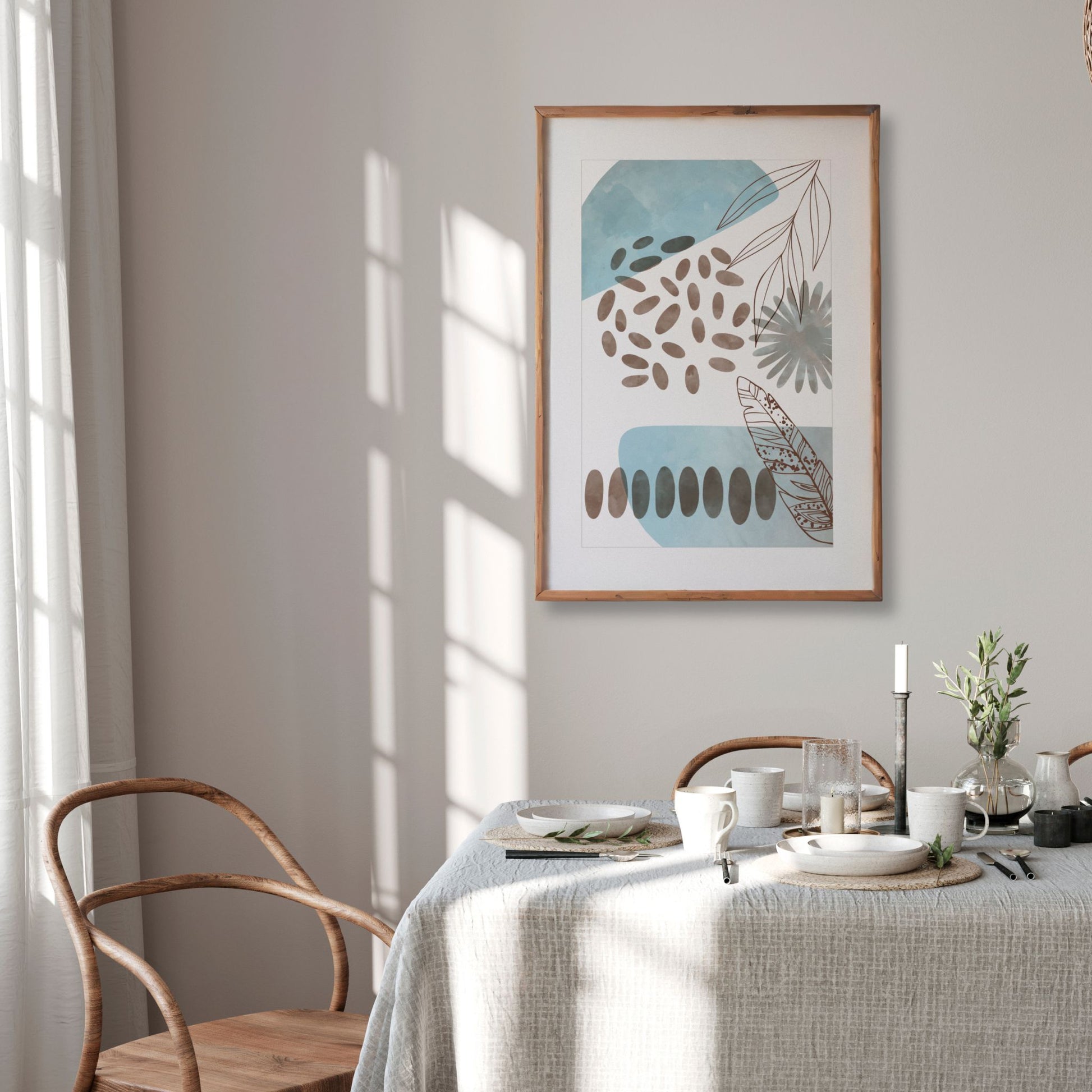 Abstract Harmony No3 plakat over spisebord i lys nordisk spisestue