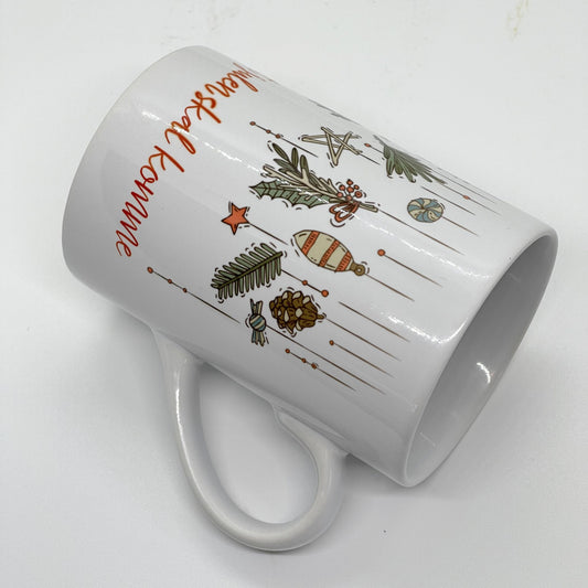 Stemningsfullt julekrus med granbar, julekuler og pepperkakemotiv