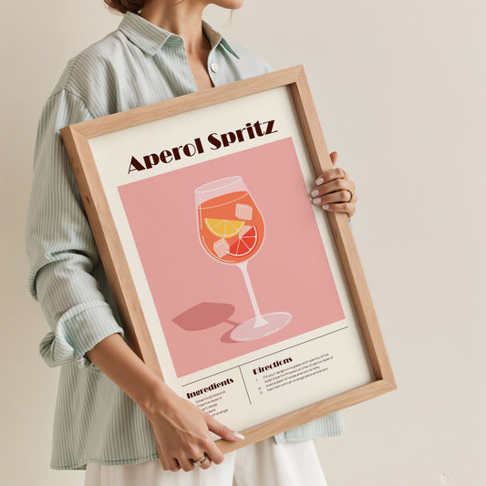 Aperol Spritz plakat med oppskrift holdt i ramme
