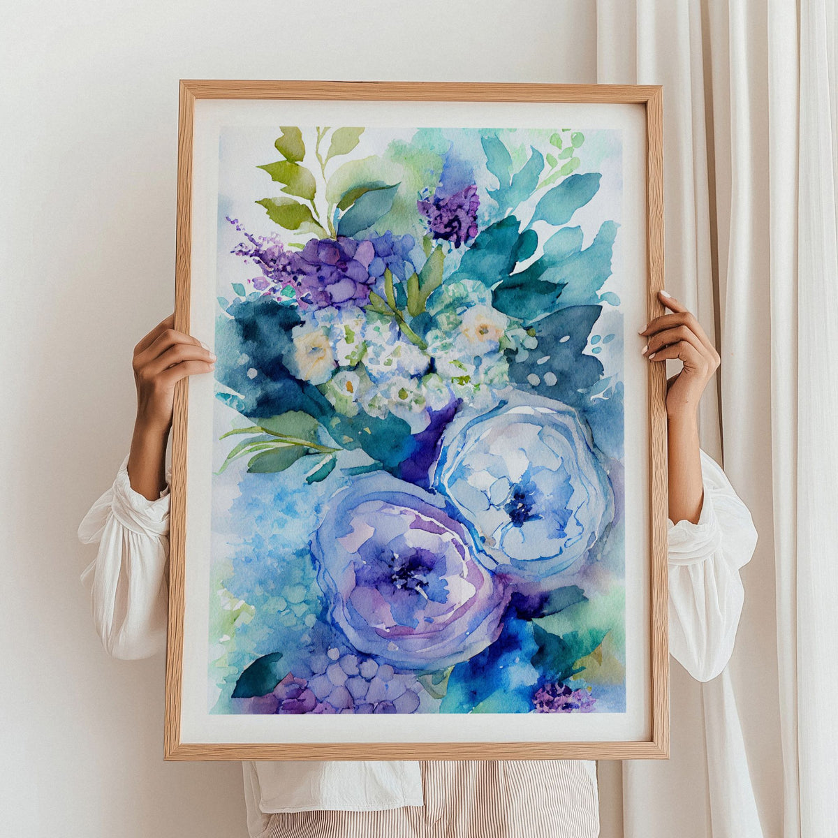 Blue Garden i vertikal treramme med blå og lilla blomster i akvarell