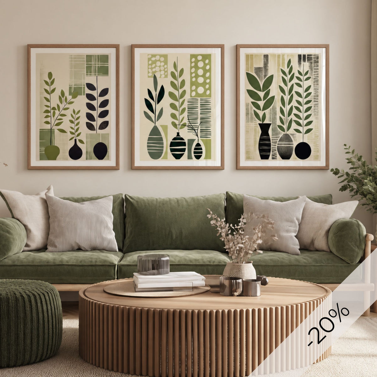 Botanical Composition Trio med tre grafiske botaniske plakater over grønn sofa