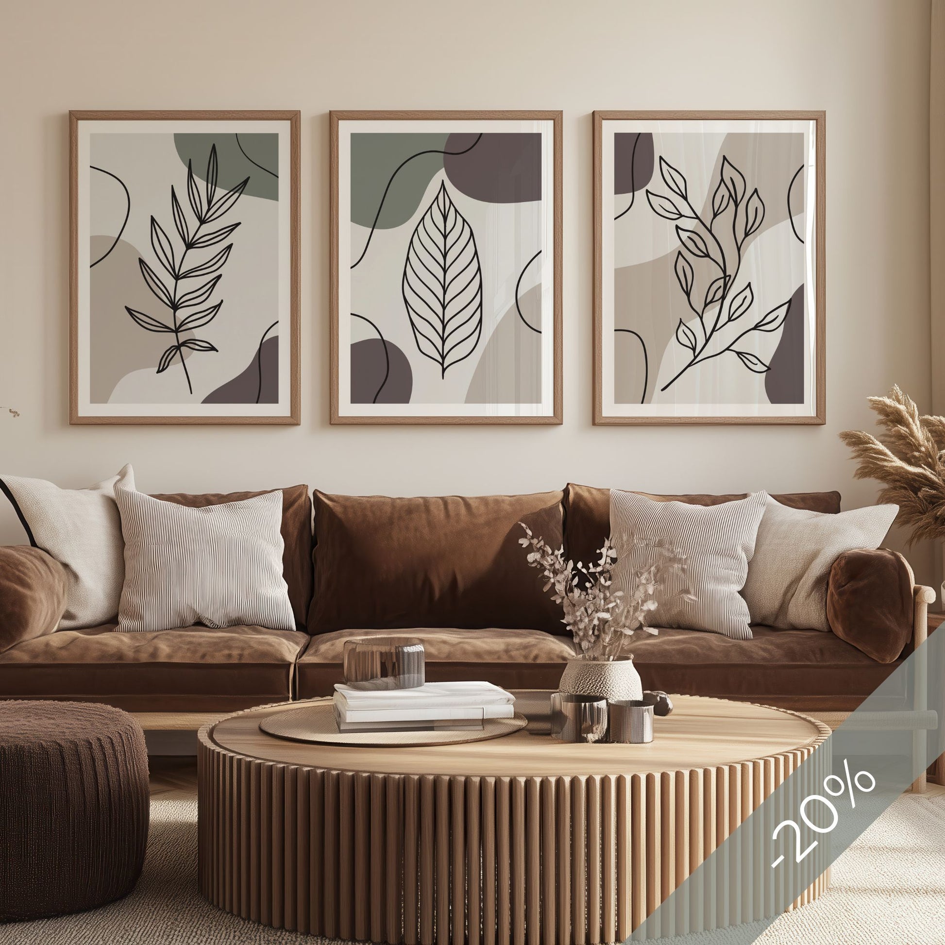 Botanical Lines Trio med tre botaniske plakater over sofa i varme naturtoner