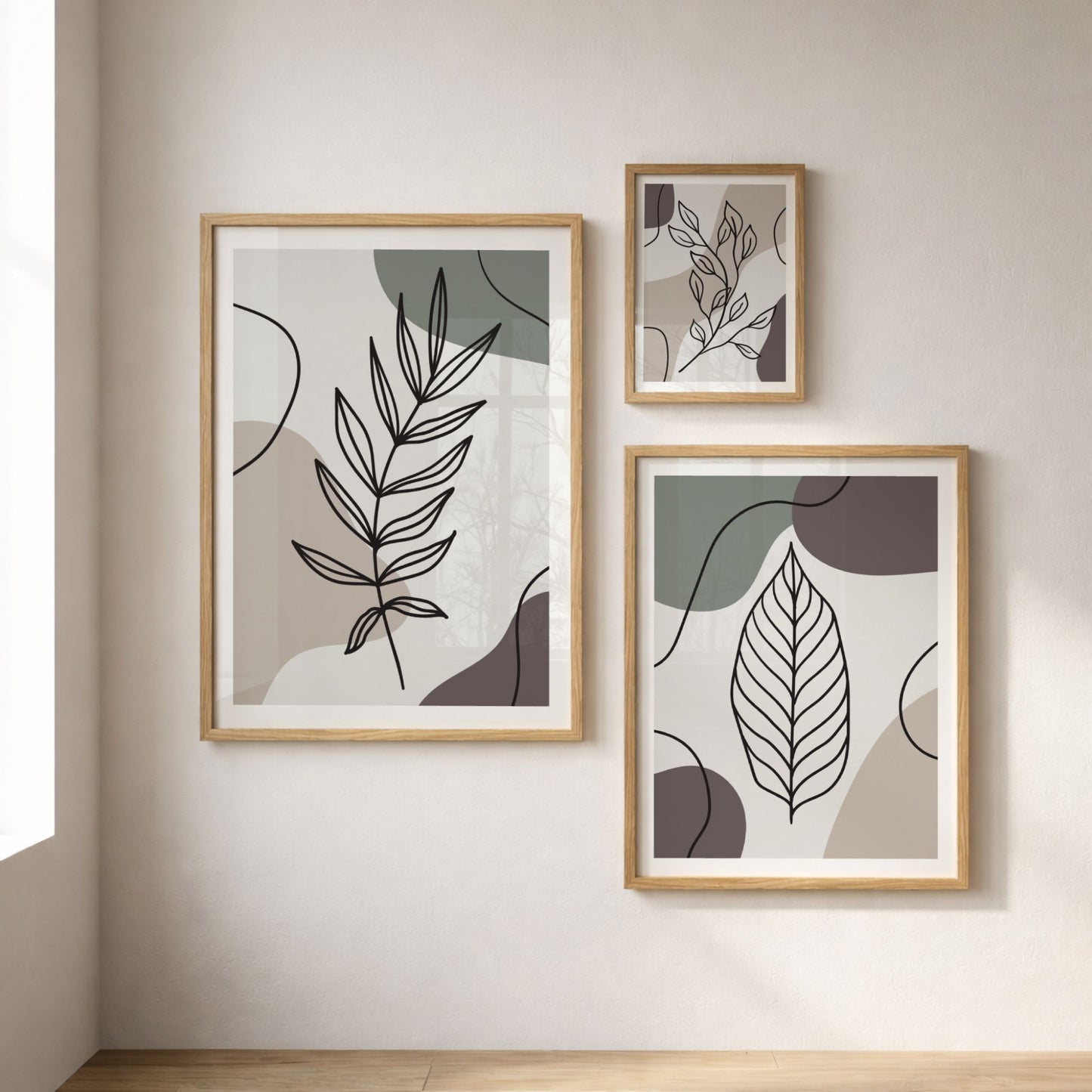 Botanical Lines Trio arrangert som bildevegg med botaniske plakater i ulike størrelser