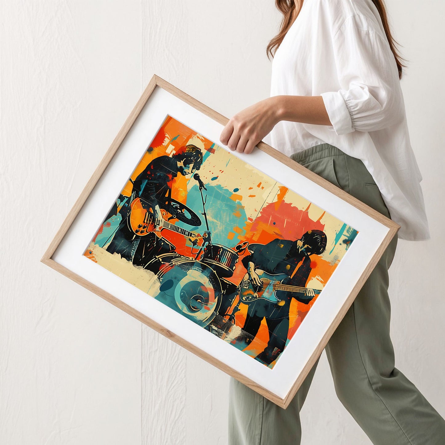 Person holder innrammet Captivating Collages – Live Session plakat som viser størrelse og detaljer i motivet.