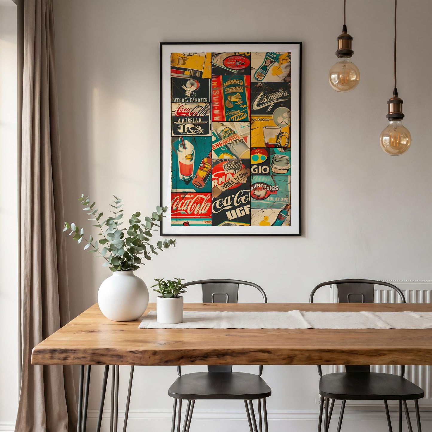 Captivating Collages – Vintage Labels plakat i sort ramme over spisebord i moderne spisestue.