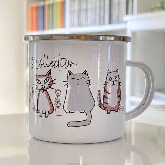 Emaljekrus med illustrerte kattemotiver i myke farger