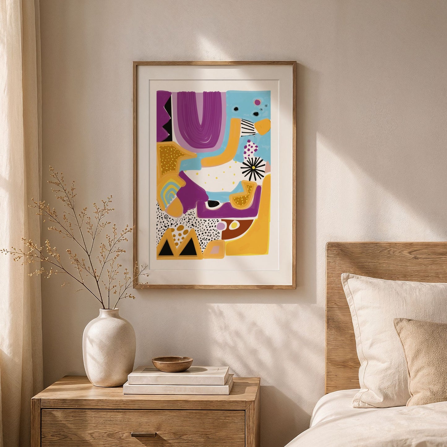 Colorful Rhythm grafisk plakat i eikeramme på vegg i lyst soverom