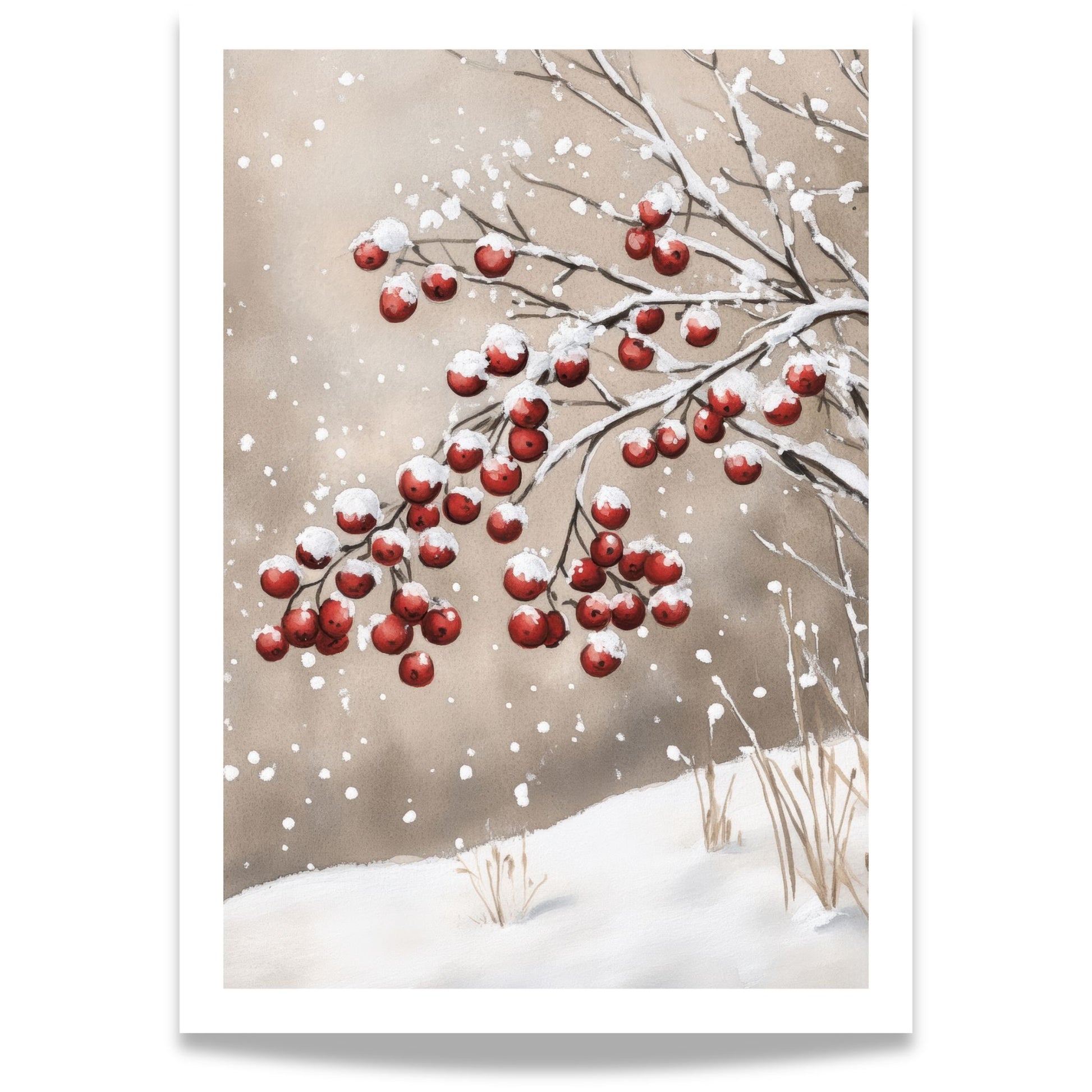 Snødekte grener med små røde bær mot lys, tåkete vinterbakgrunn.