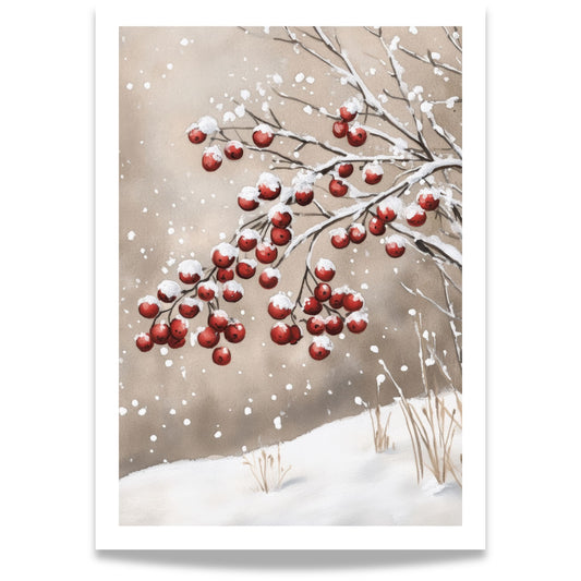 Snødekte grener med små røde bær mot lys, tåkete vinterbakgrunn.