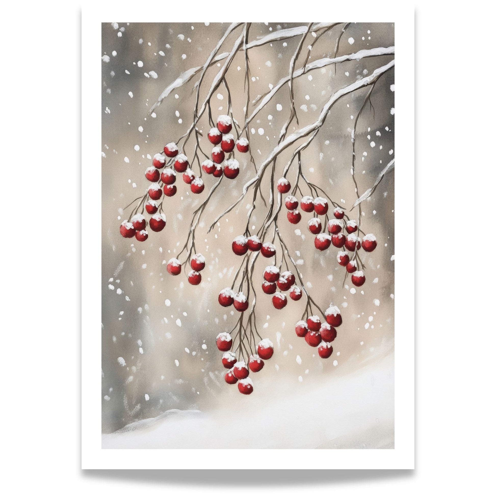 Røde bær på tynne, snødekte grener mot en dempet vinterhimmel.