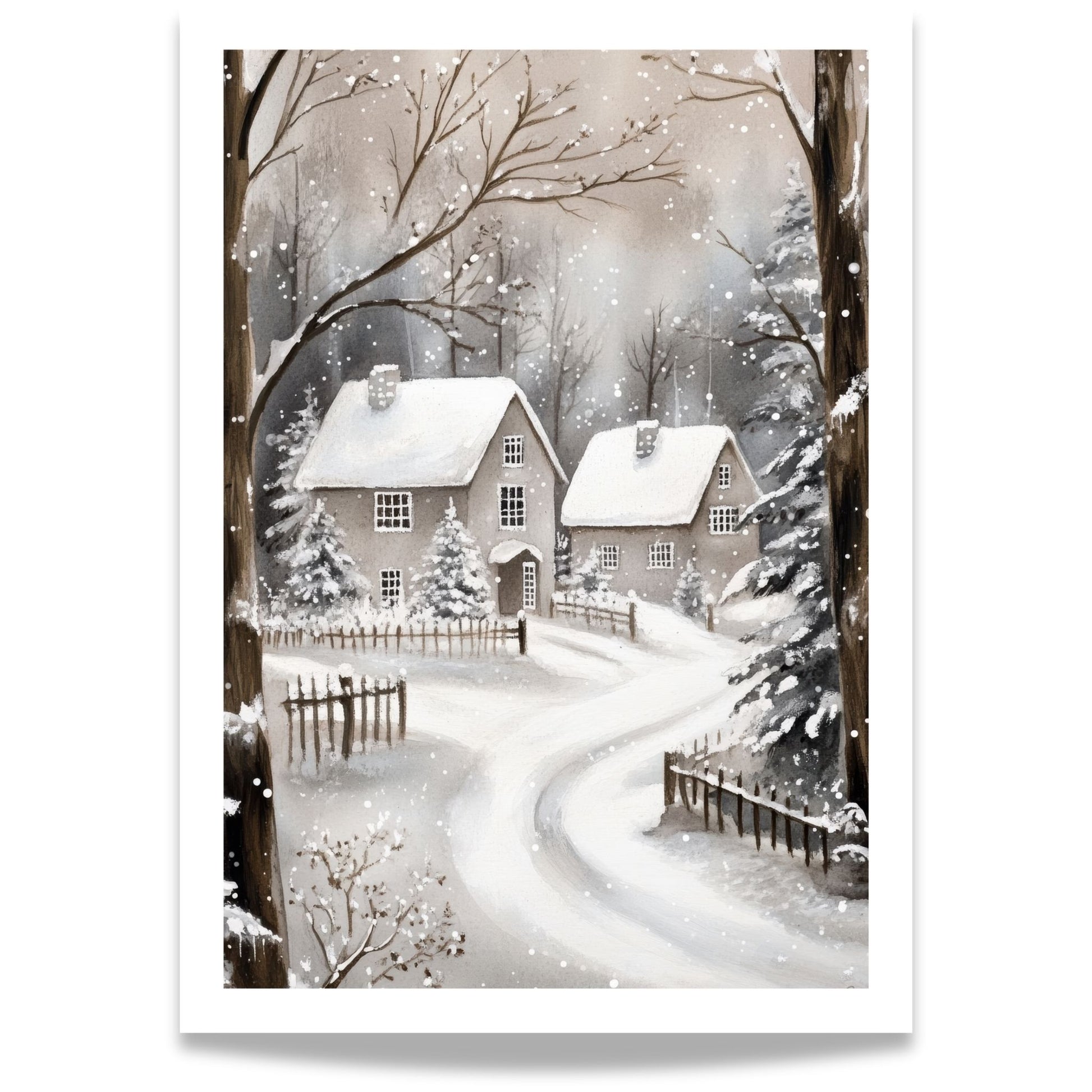 Julepyntet hus med snødekt vei og trær, omgitt av snø.