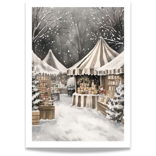 Julemarked med boder fylt med julevarer, omkranset av snø og vinterstemning.