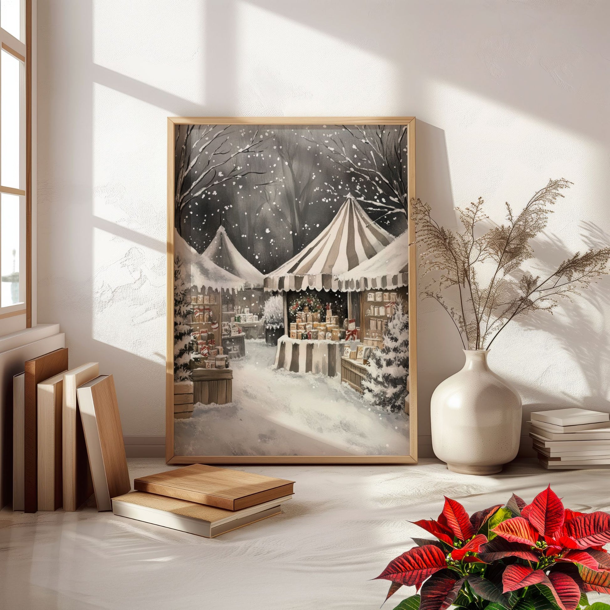 Julemarked med boder fylt med julevarer, omkranset av snø og vinterstemning. Illustrasjon viser plakat uten hvit kantlinje i eik ramme.