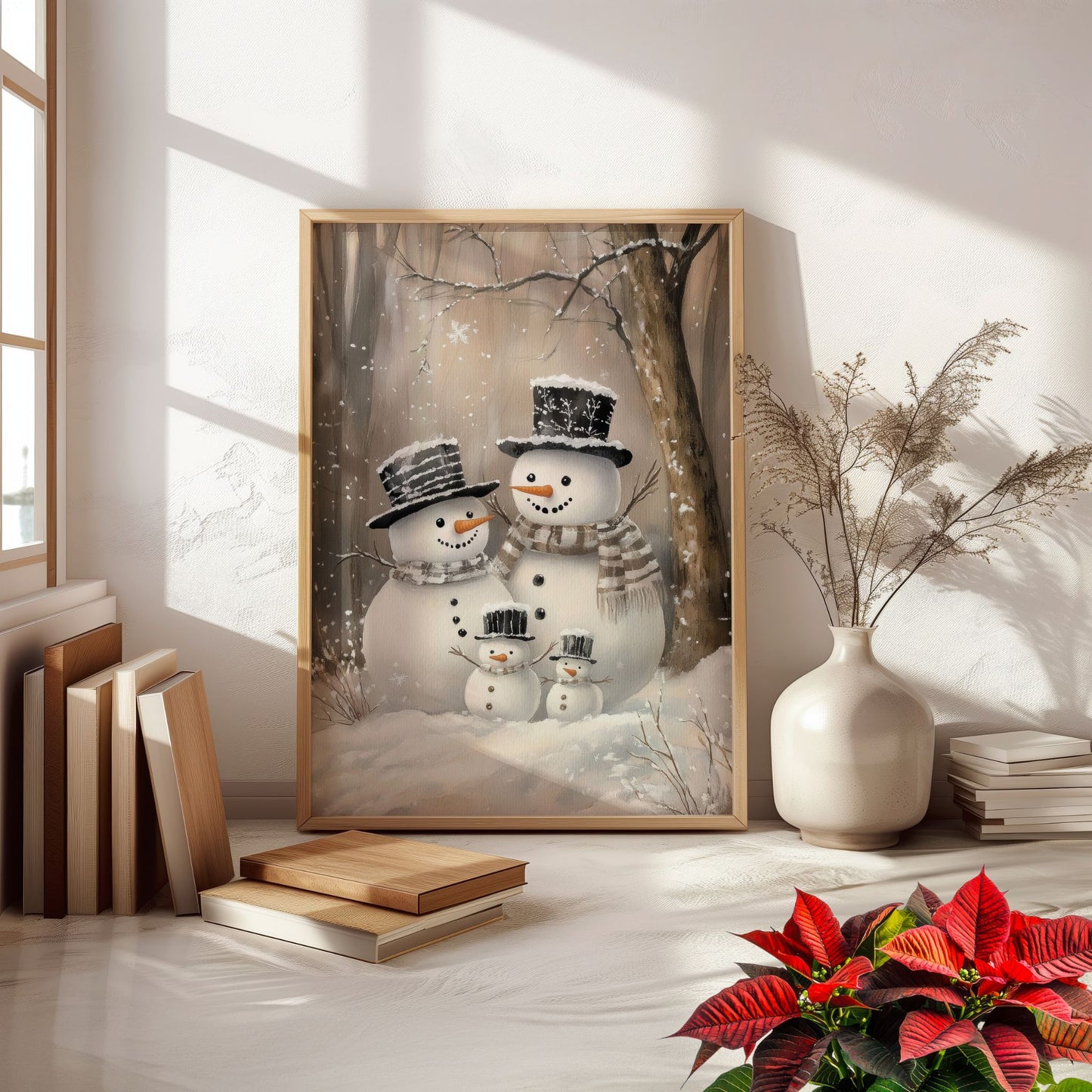 To snømenn, inkludert to små, står i snøen, med snødekte trær i bakgrunnen. Illustrasjon viser plakat uten hvit kantlinje i eik ramme.