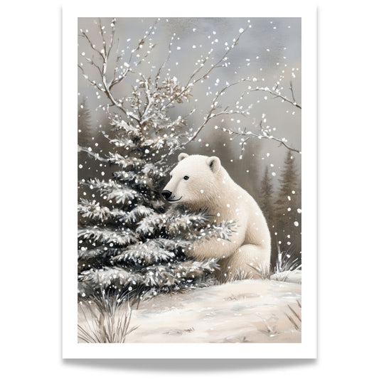 Polarbjørn står i snødekt landskap, omgitt av vintertrær og snø.