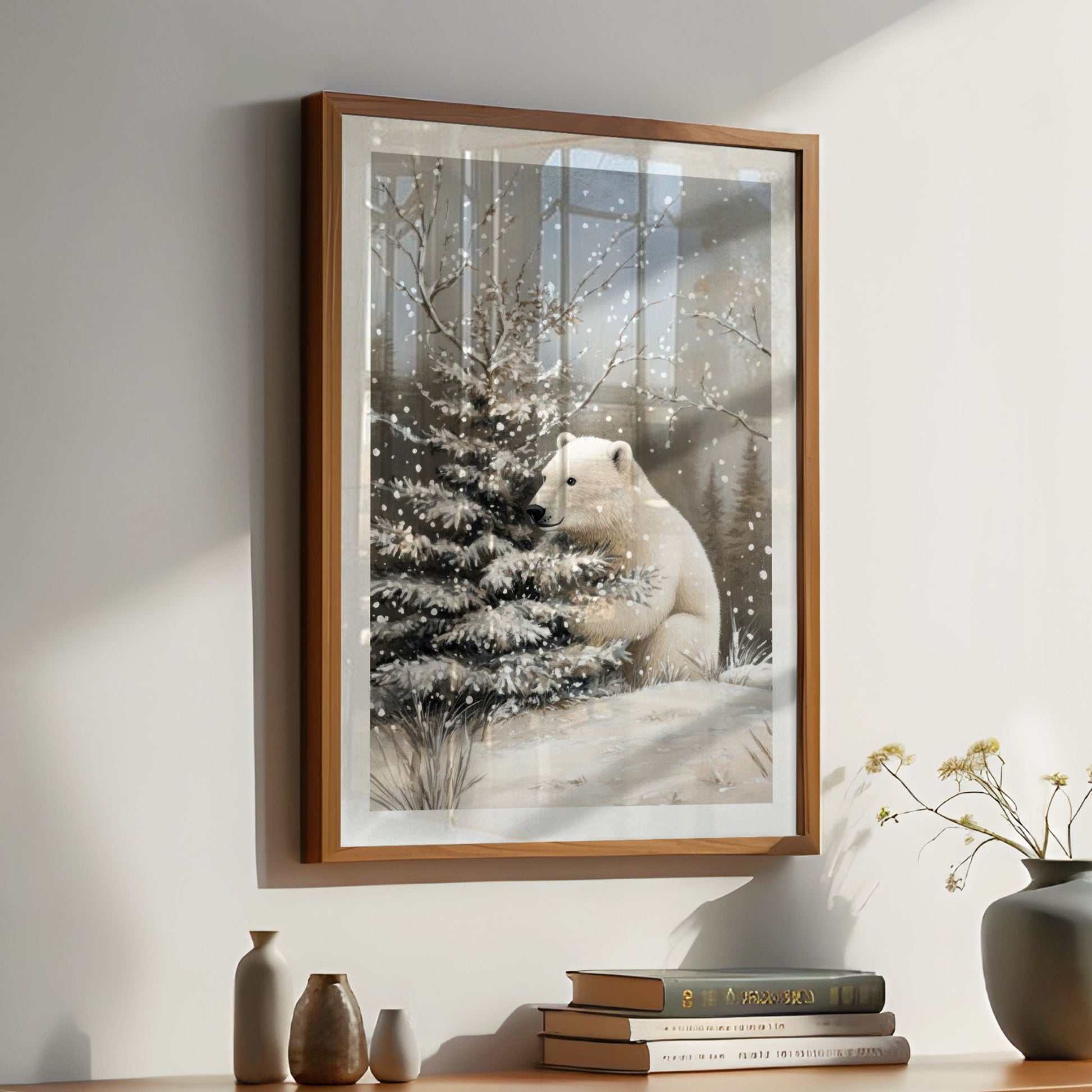 Polarbjørn står i snødekt landskap, omgitt av vintertrær og snø. Illustrasjon viser plakat med hvit kantlinje i eik ramme.