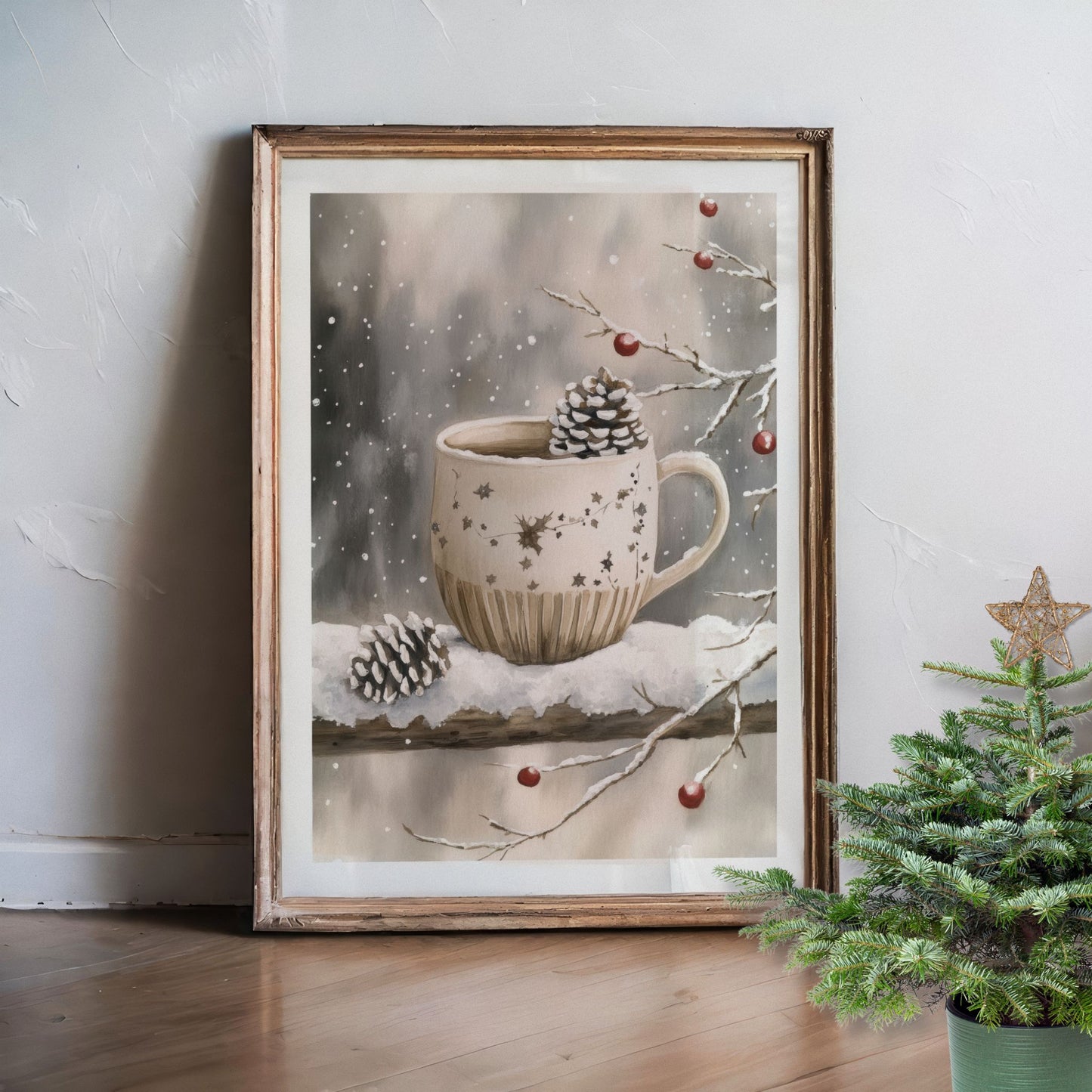 Kopp med krydderte og snø på kanten, omgitt av vintergrener og bær. Illustrasjon viser plakat med hvit kantlinje i eik ramme.