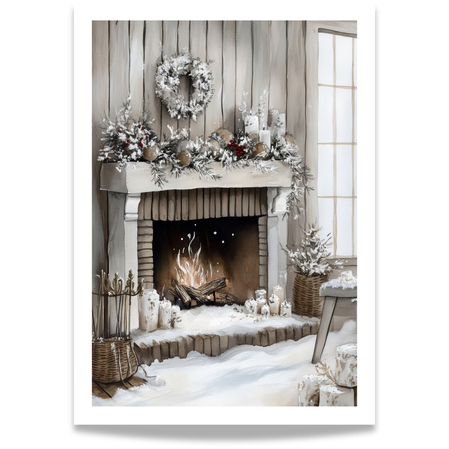 Peis med julekrans og flammer som lyser opp rommet i et vinterlandskap.