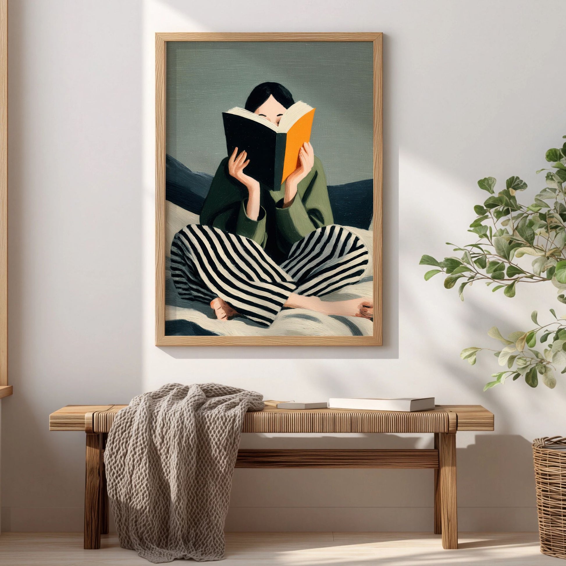 Plakat med person som leser bok i rolig nordisk interiør