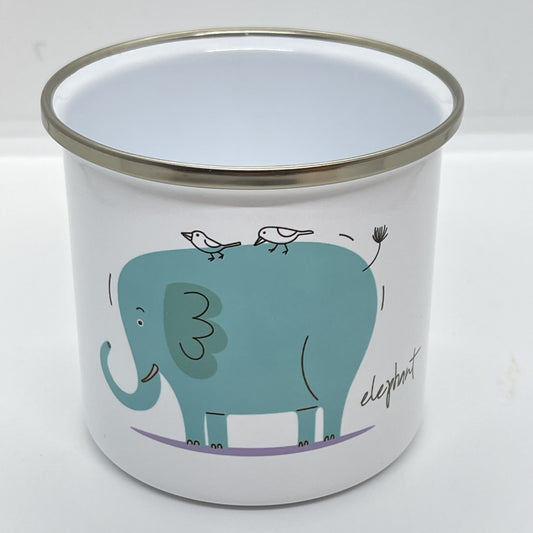 Frontvisning av emaljekrus med elefant og små fugler