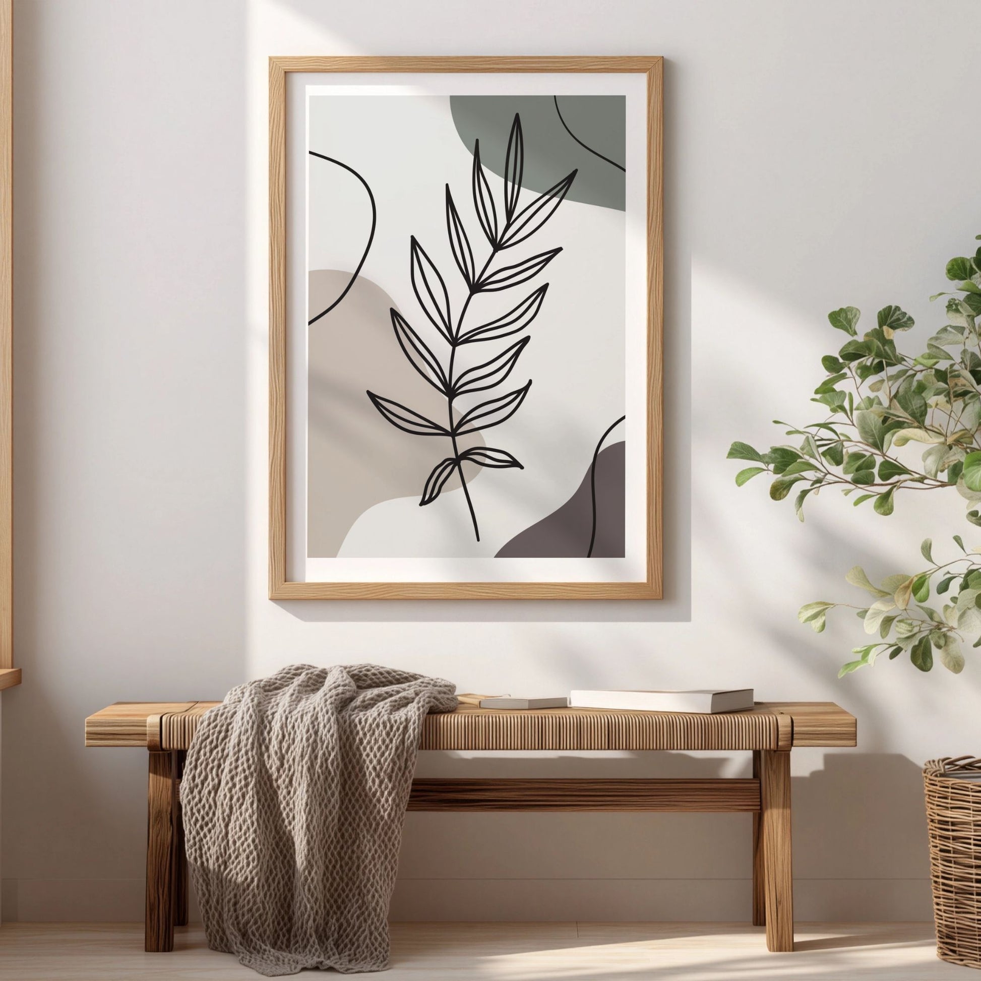 Gentle Branch botanisk plakat i eikeramme over trebenk i lyst interiør