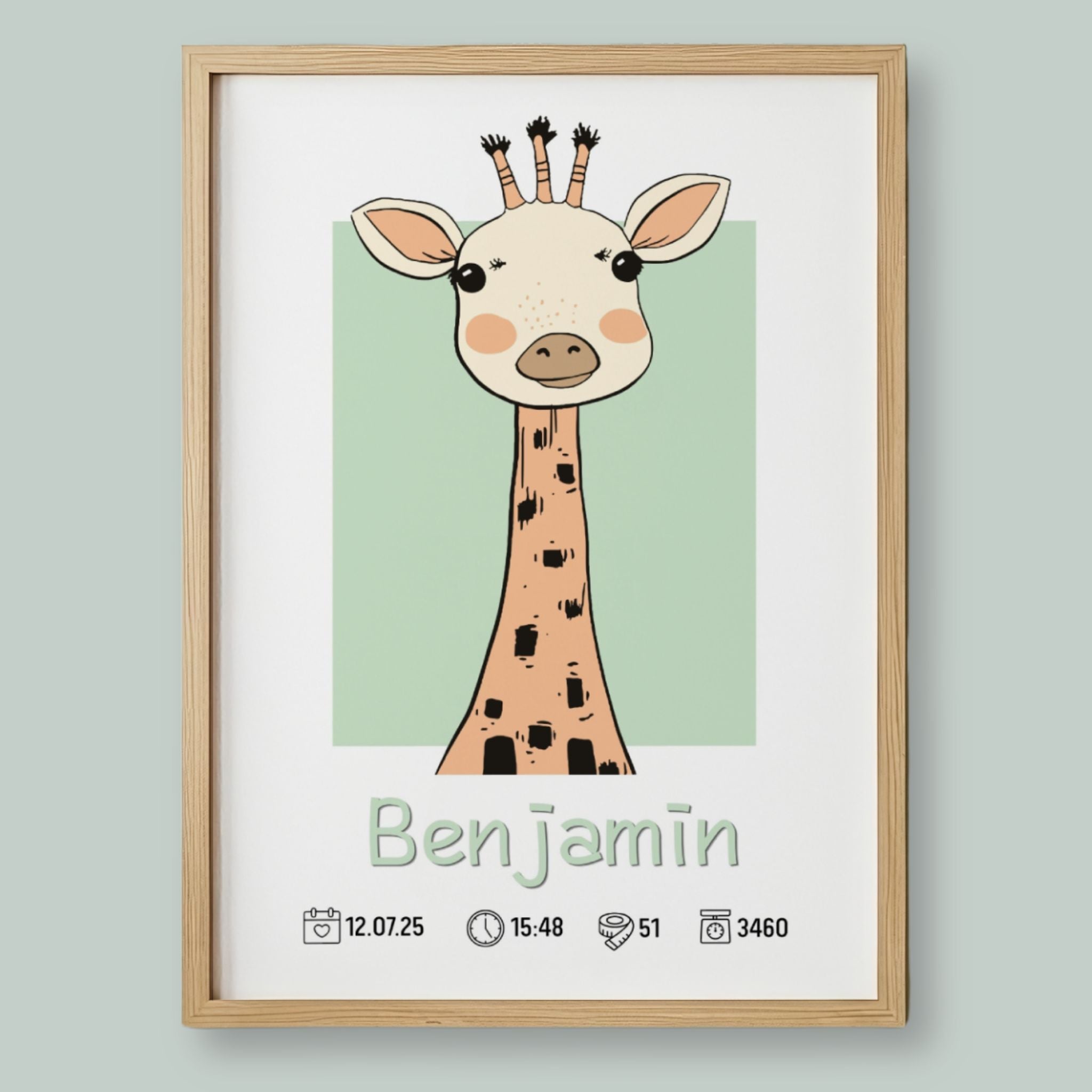Innrammet giraff fødselsplakat med navn i nordisk design