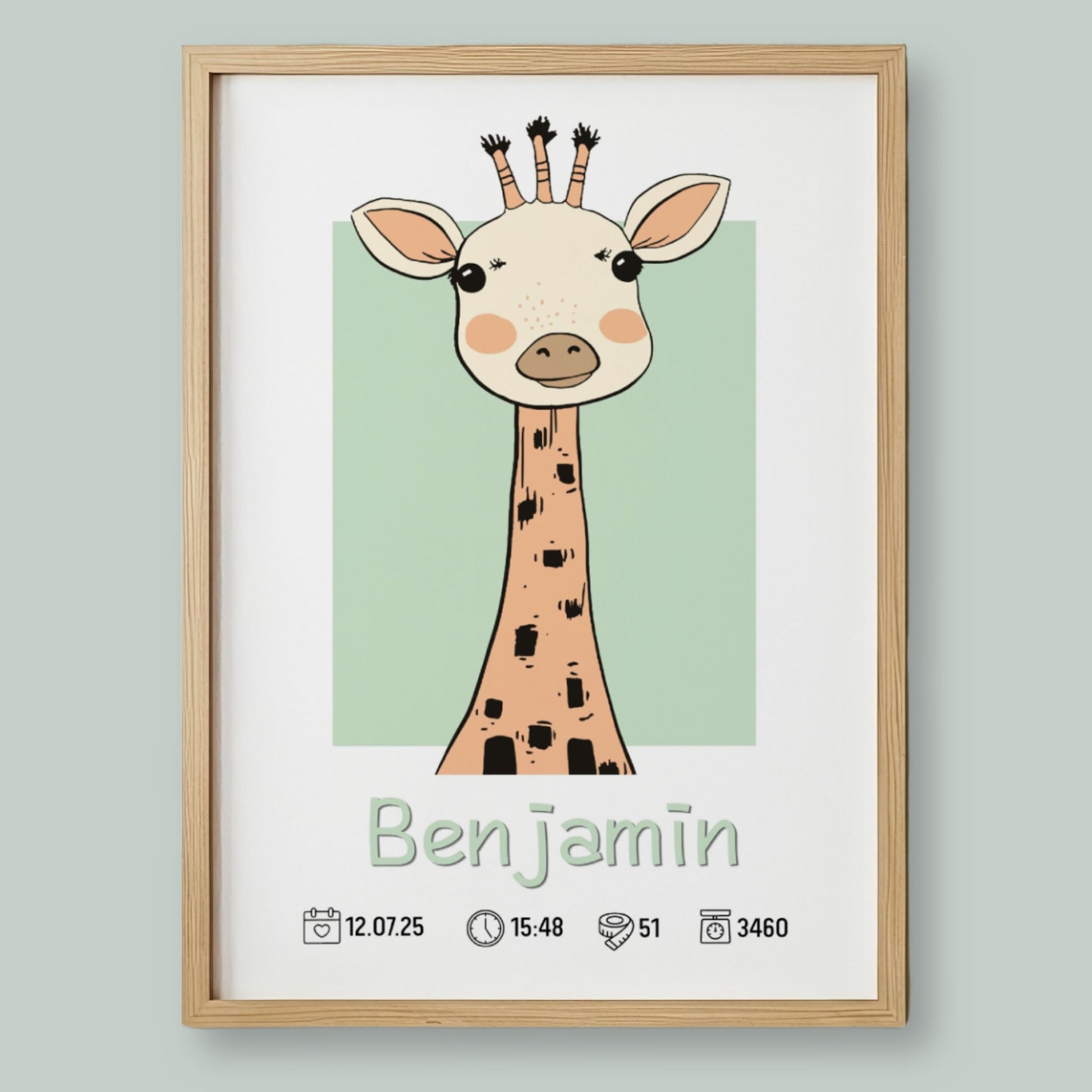 Innrammet giraff fødselsplakat med navn i nordisk design