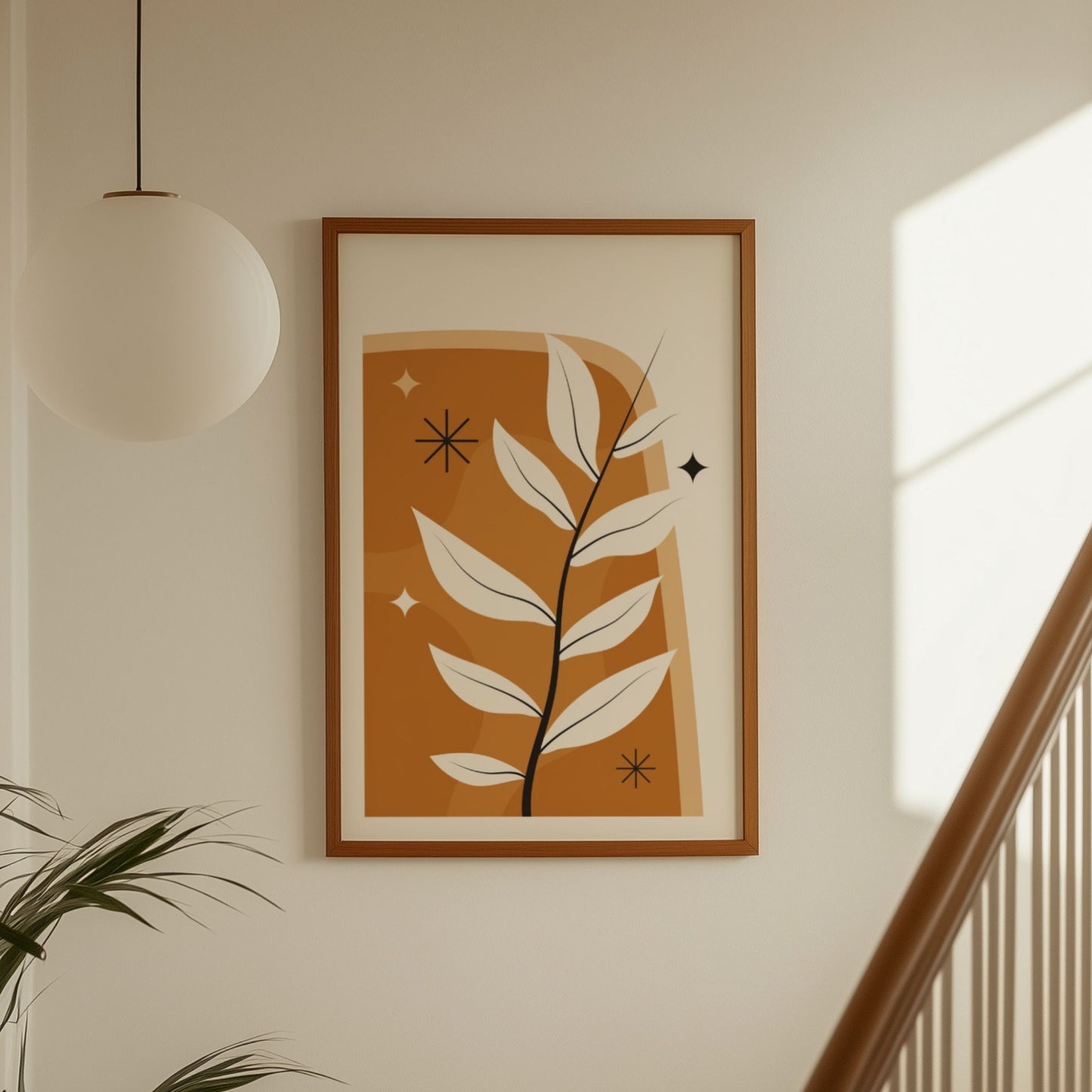 Golden Branch grafisk plakat med botanisk motiv i varmt, moderne interiør ved trapp