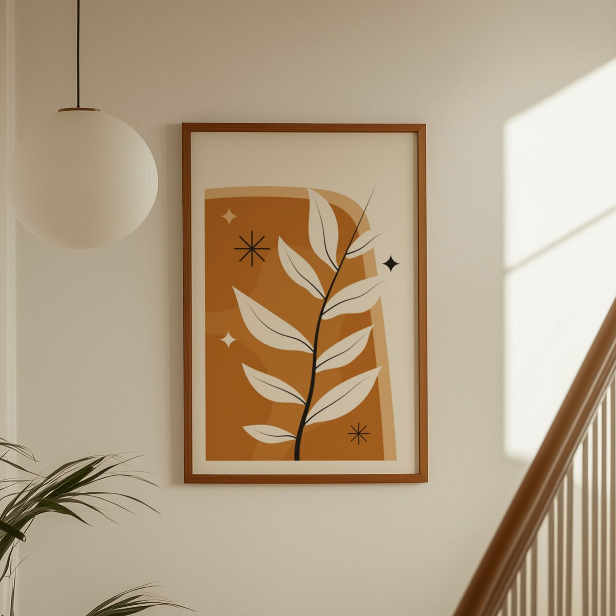 Golden Branch grafisk plakat med botanisk motiv i varmt, moderne interiør ved trapp