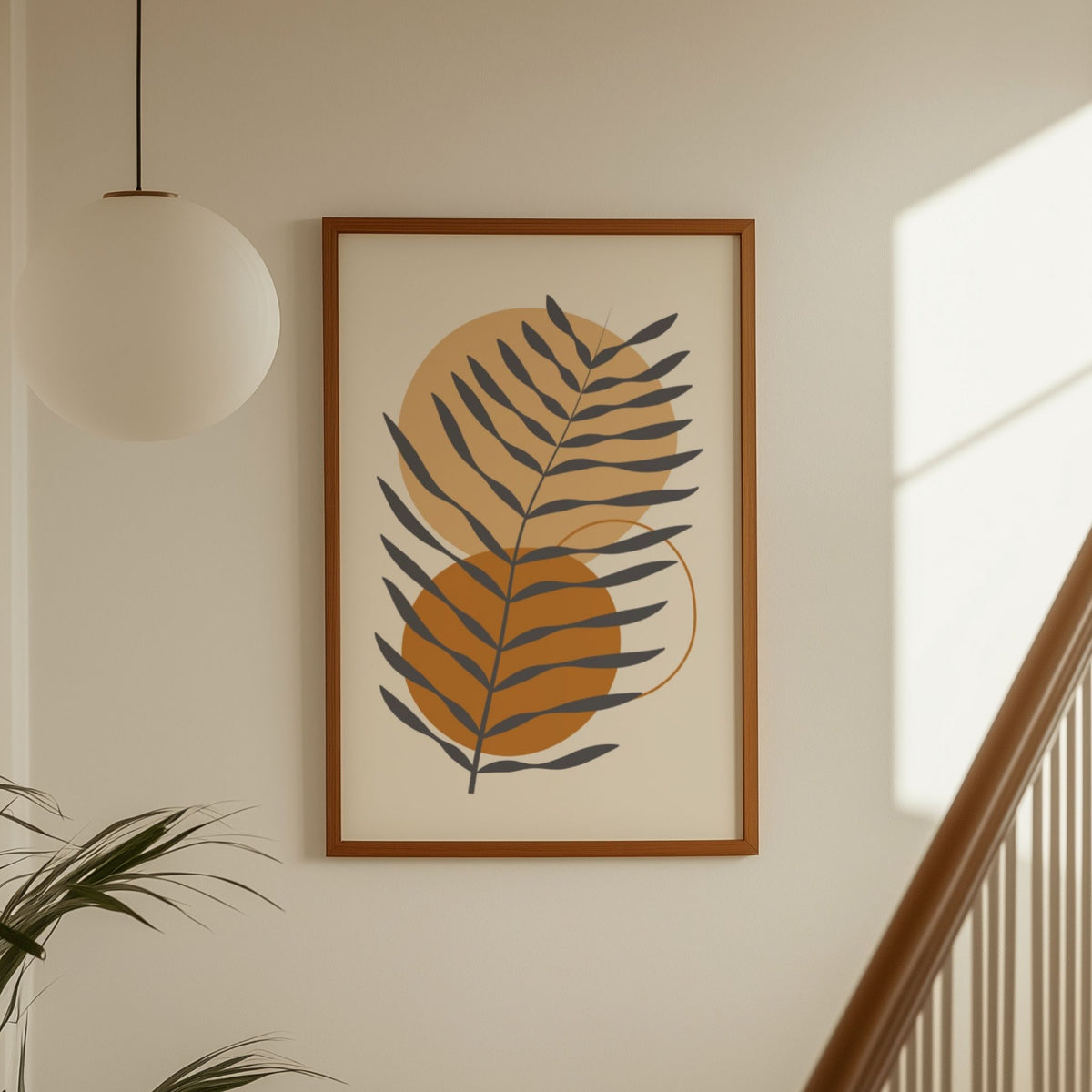 Golden Fern grafisk bregneplakat i varme jordtoner ved trapp i moderne interiør